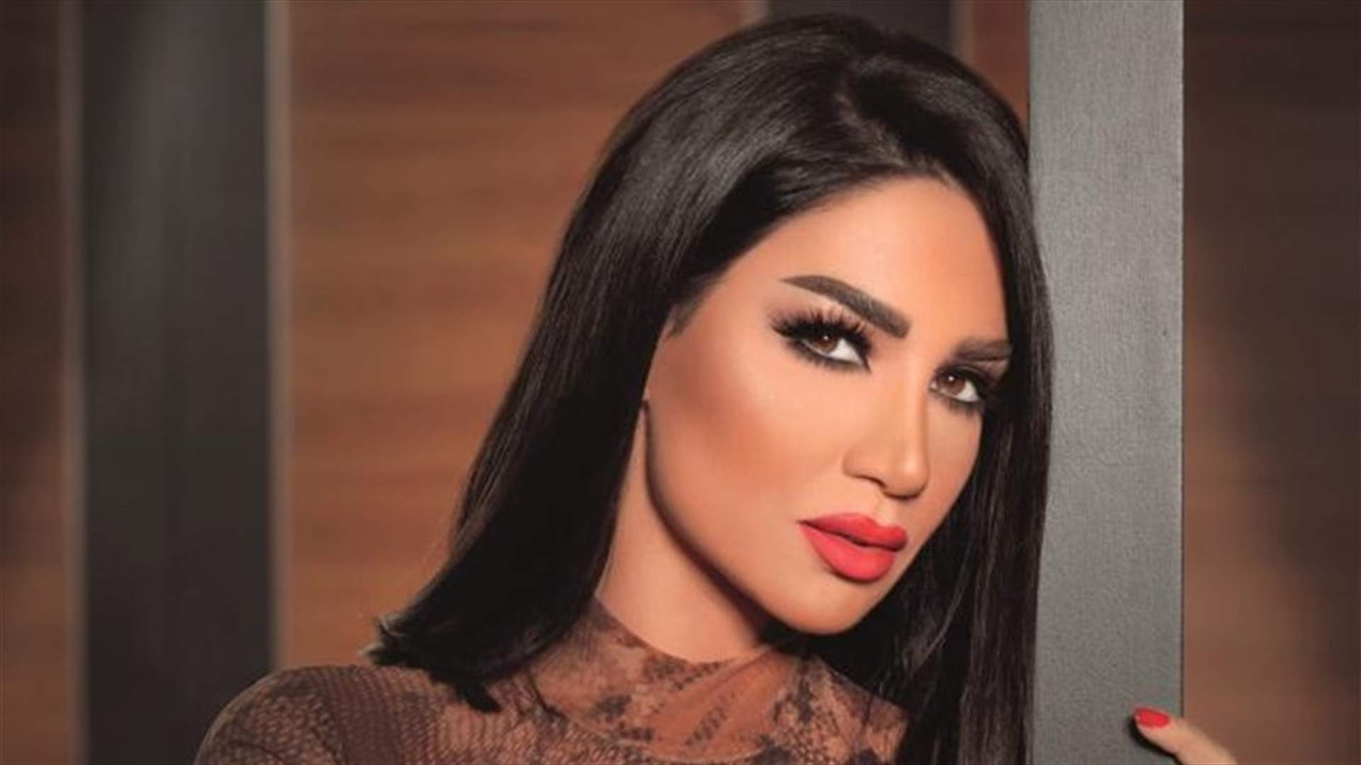ديانا حداد تنشر فيديو بـ "روب الاستحمام"