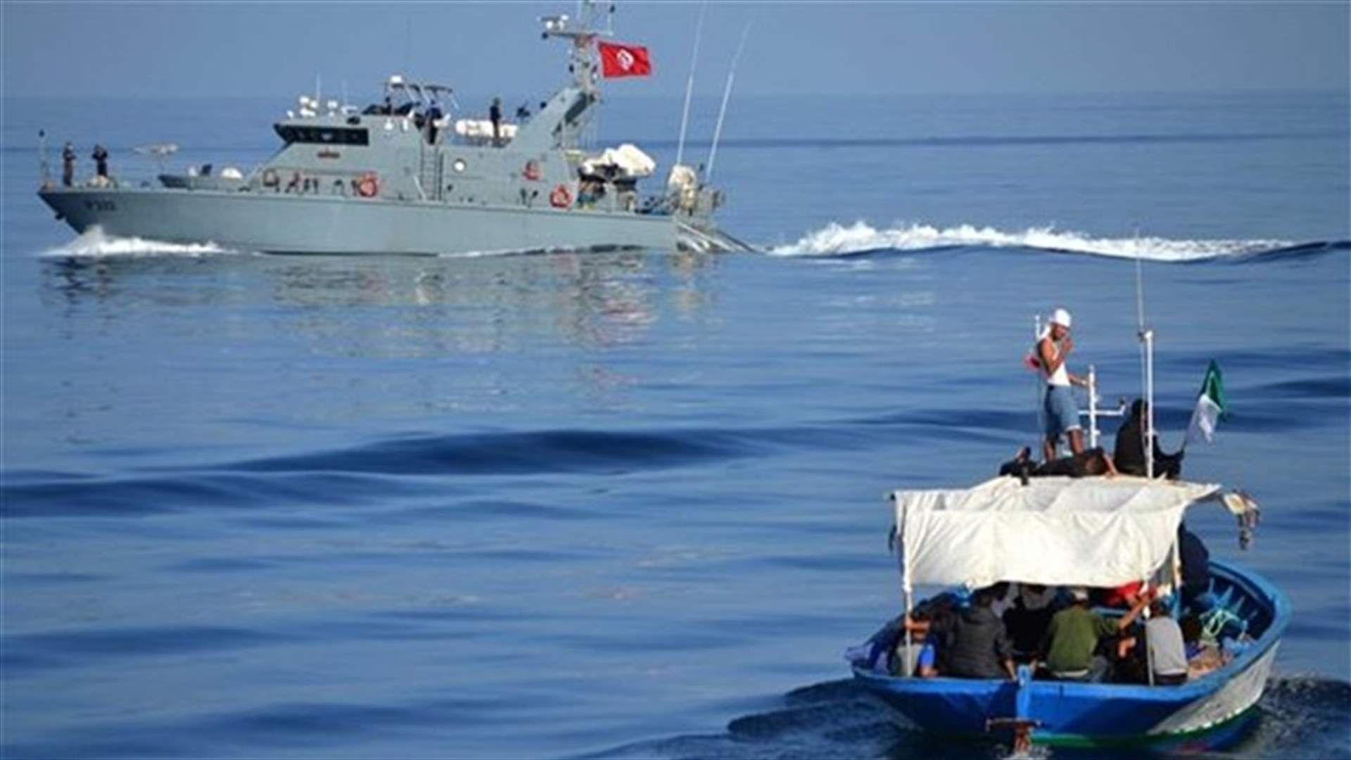 البحرية التونسية تنقذ 78 مهاجرا وتنتشل جثة