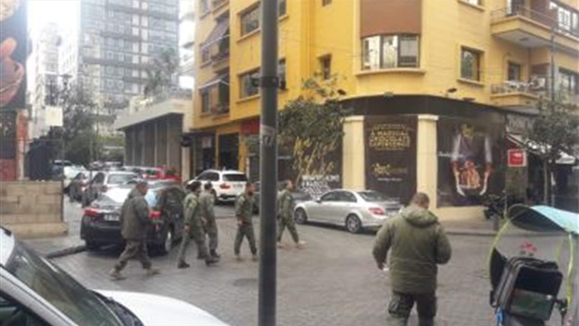 حملة لفوج حرس بيروت على المتسولين ونابشي النفايات في شارع الحمراء
