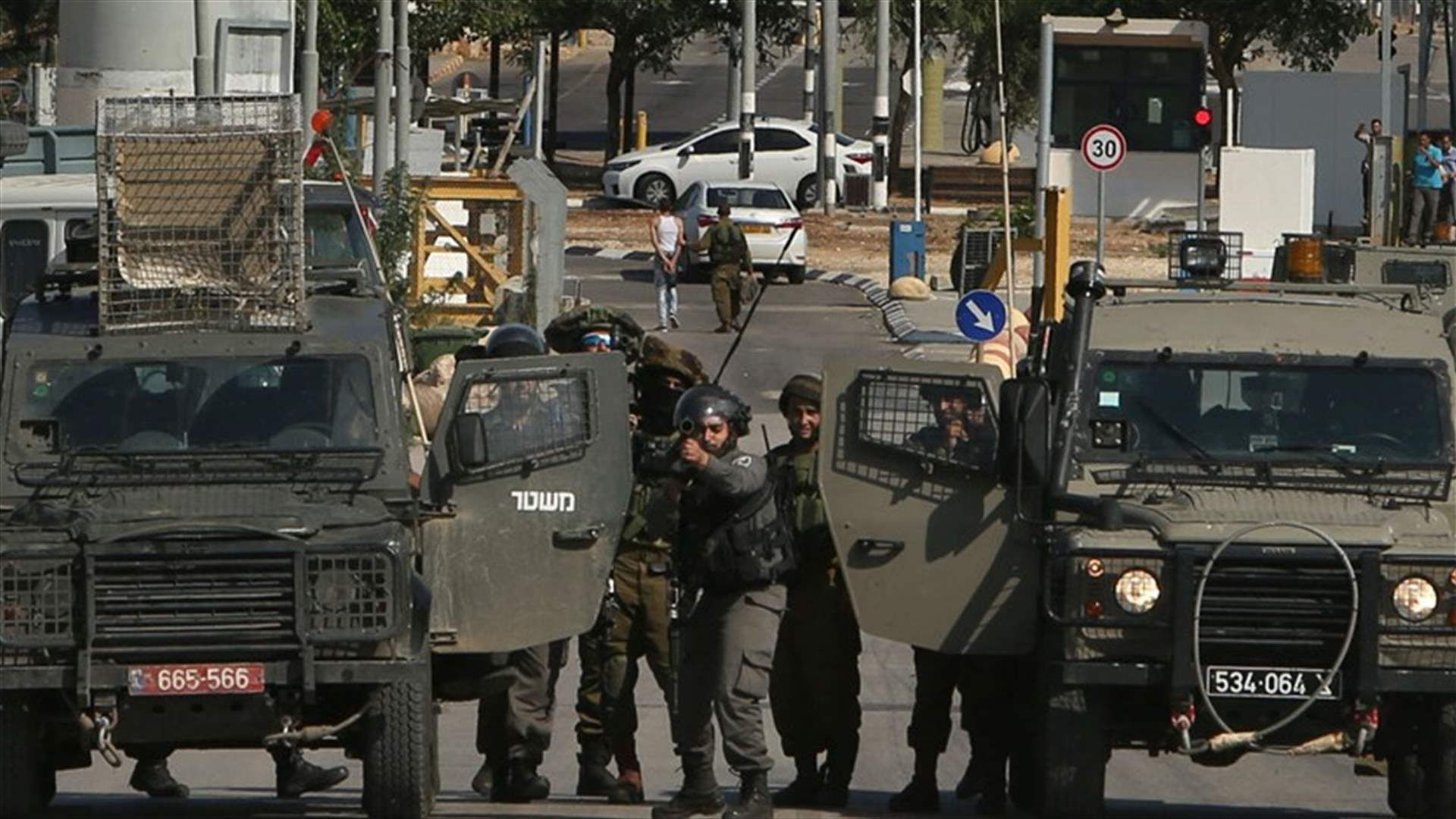 إسرائيل تعتقل أربعة فلسطينيين مشتبه بتنفيذهم هجوم أدى إلى مقتل مستوطن