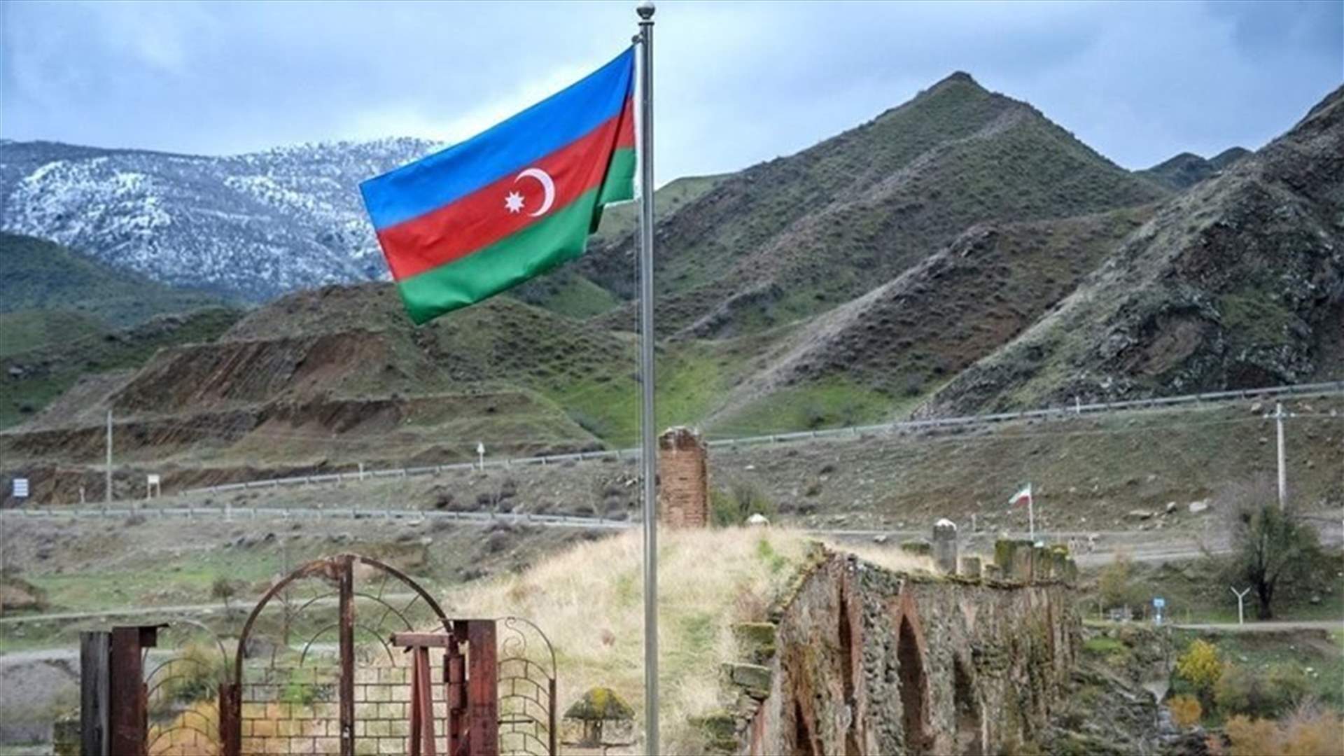Azerbaijan hands over 10 more captured soldiers to Armenia