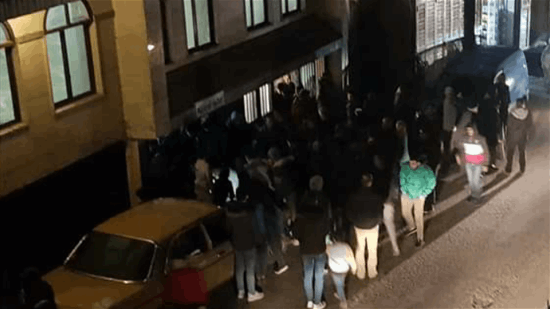 إصابة طفل نتيجة سقوطه من بيك أب على طريق فنيدق