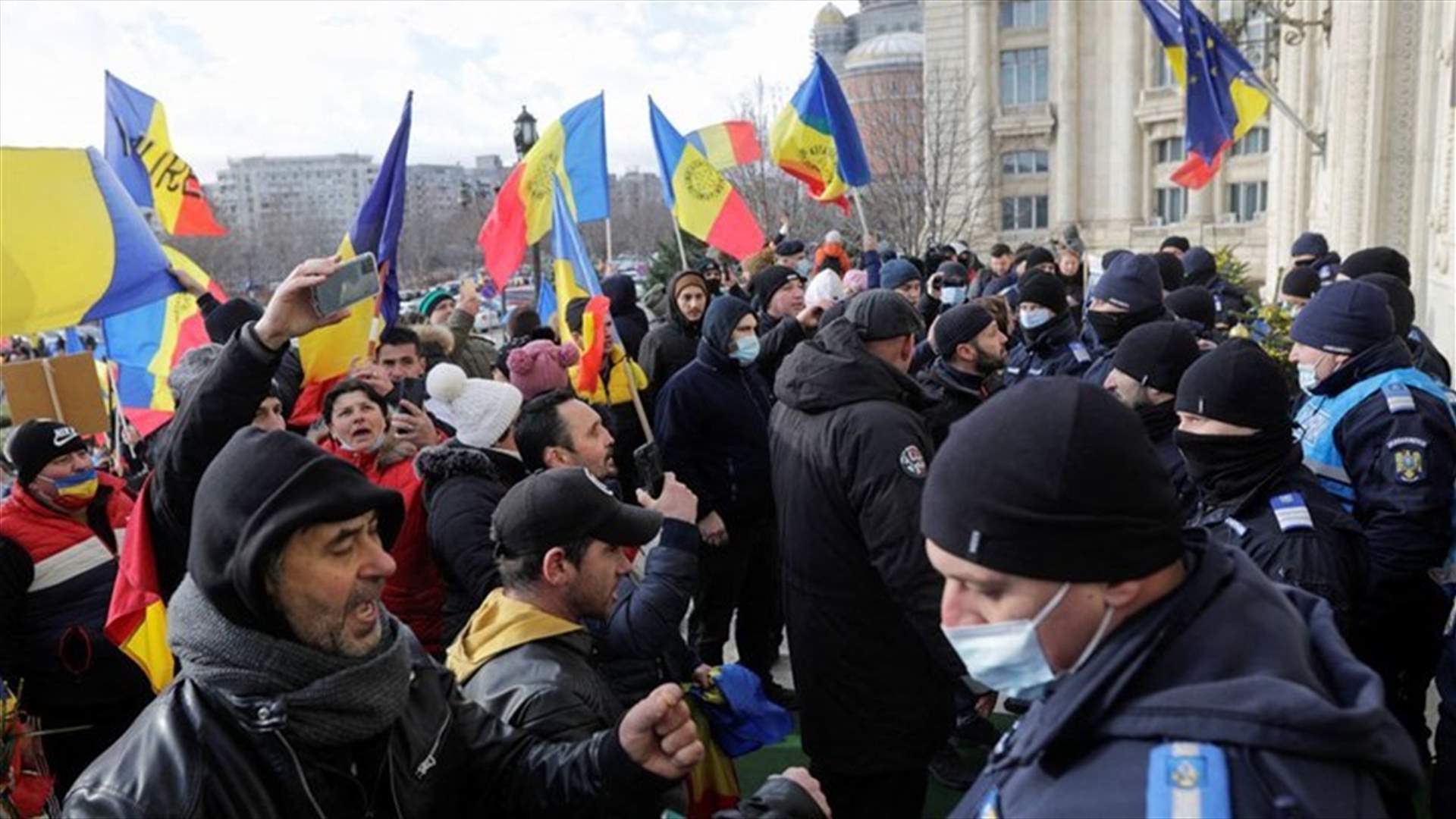Romanian crowd tries to storm parliament in protest at COVID-19 pass
