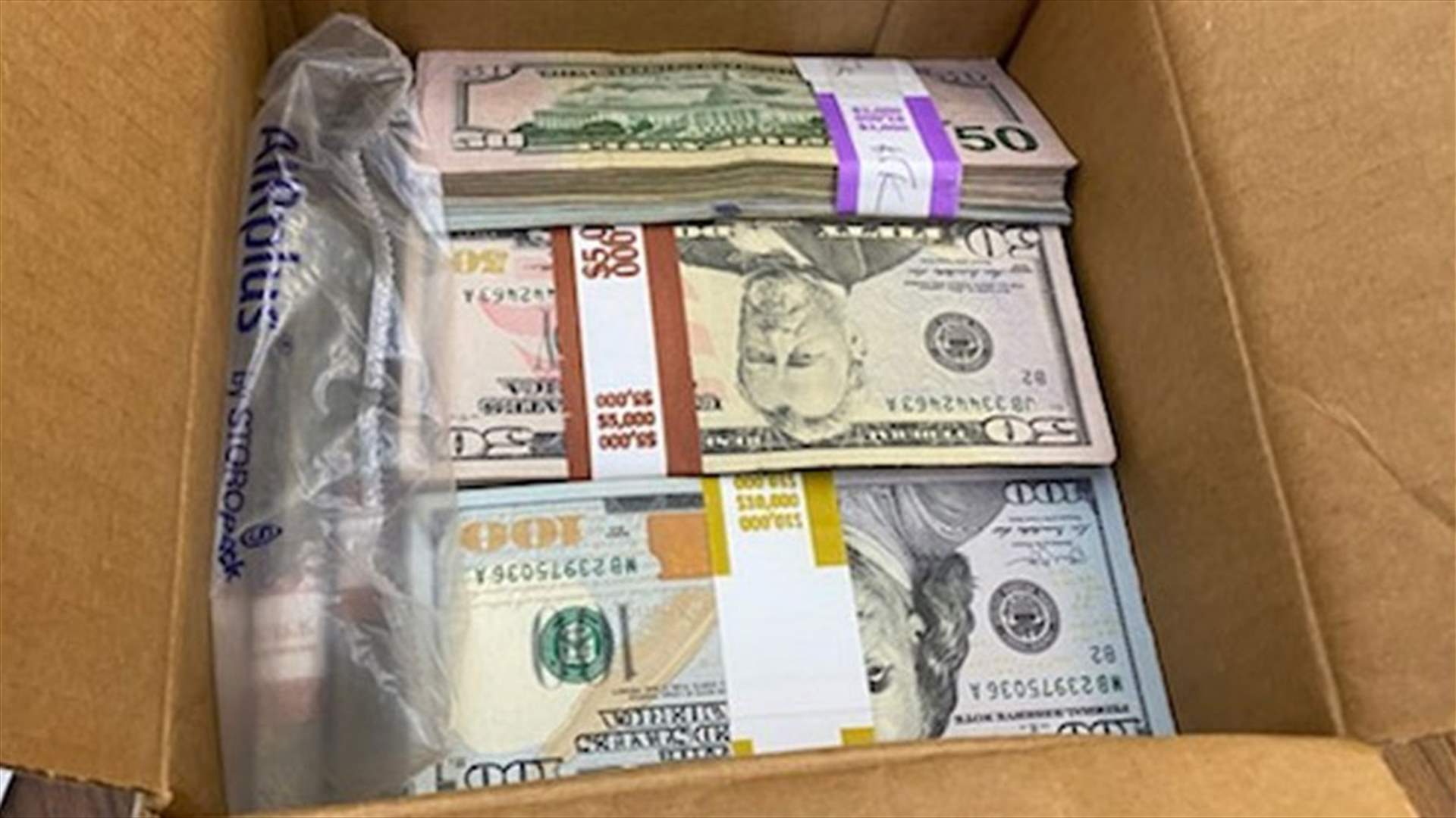 مجهول يتبرع بمبلغ 180 ألف دولار لتوفير منح دراسية للطلاب!