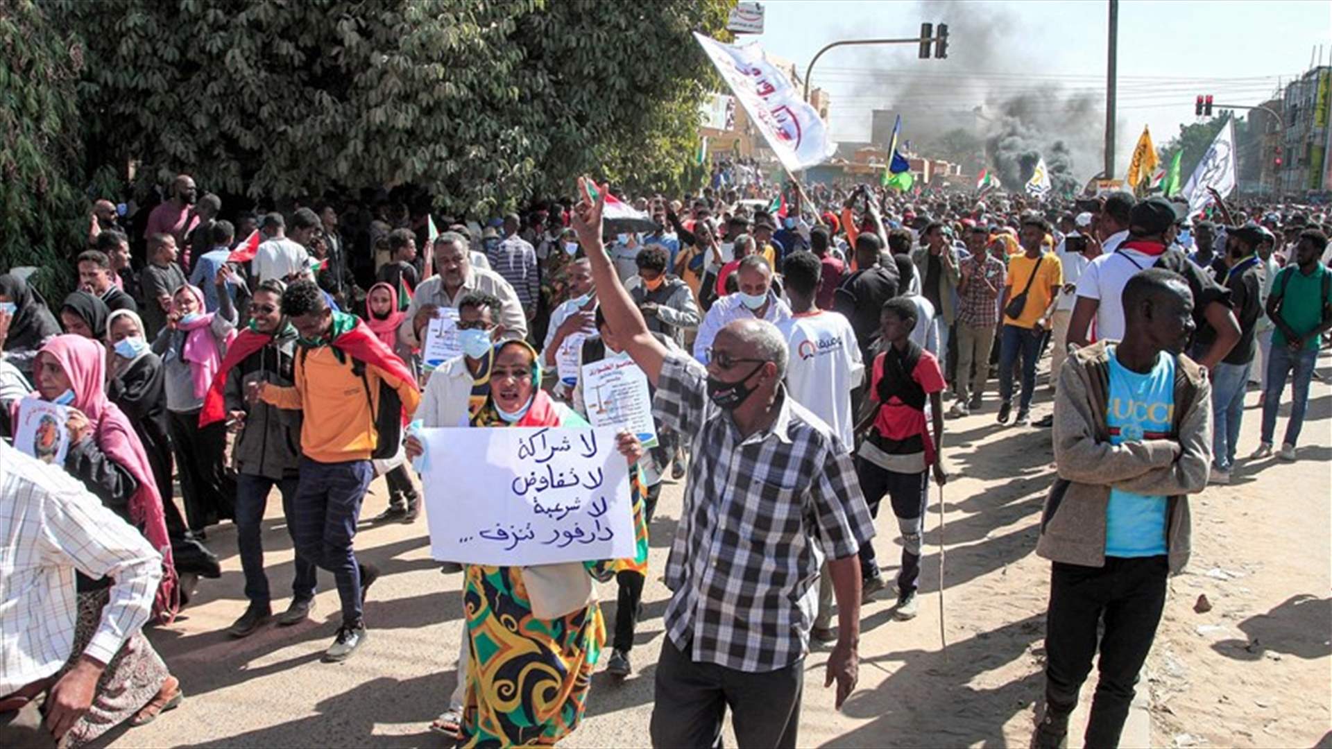 الشرطة السودانية تطلق الغاز المسيل للدموع مع توجه محتجين لقصر الرئاسة
