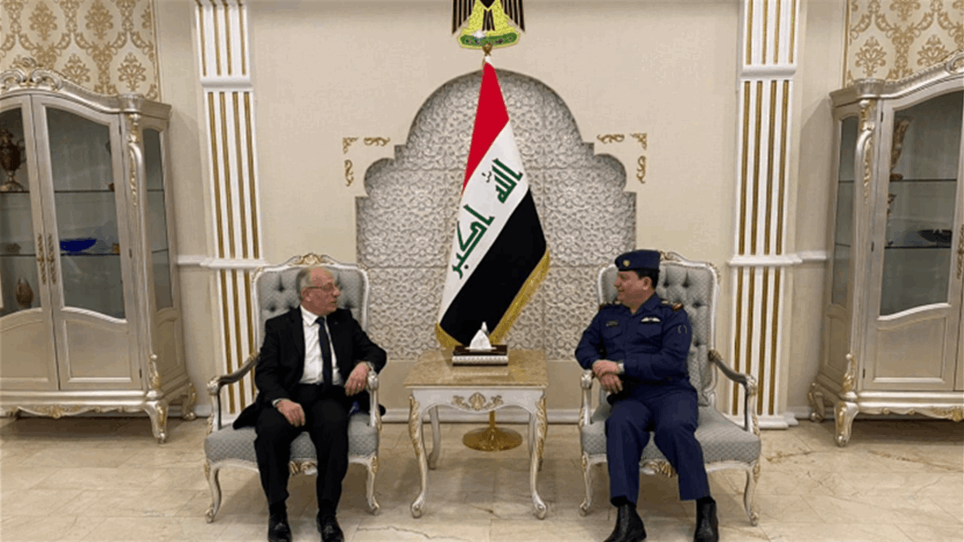 وزير الدفاع استهل زيارته الى العراق بلقاء مستشار الامن الوطني ويلتقي غدا نظيره العراقي