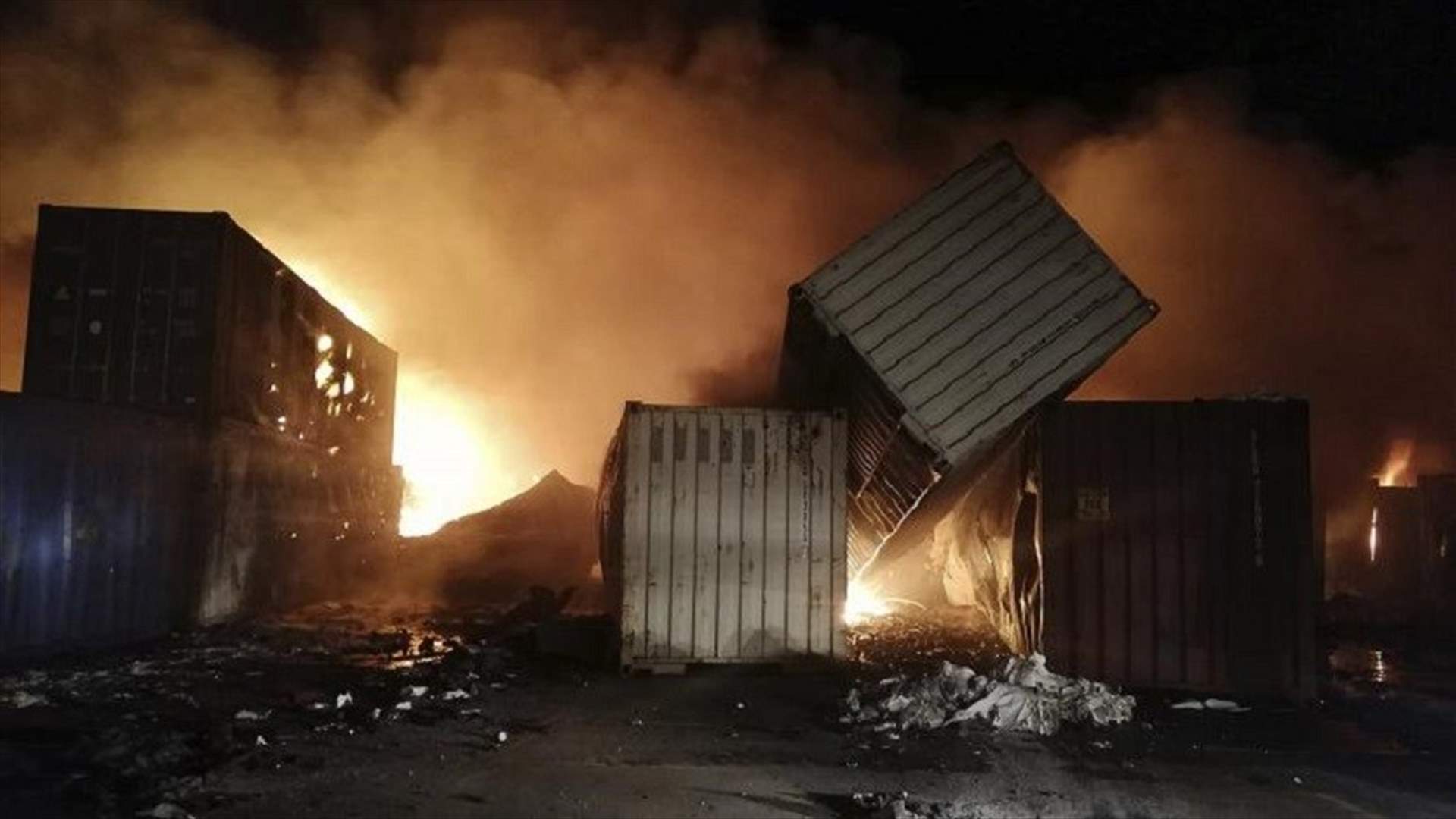 فرق الاطفاء السورية تسيطر على حرائق في مرفأ اللاذقية