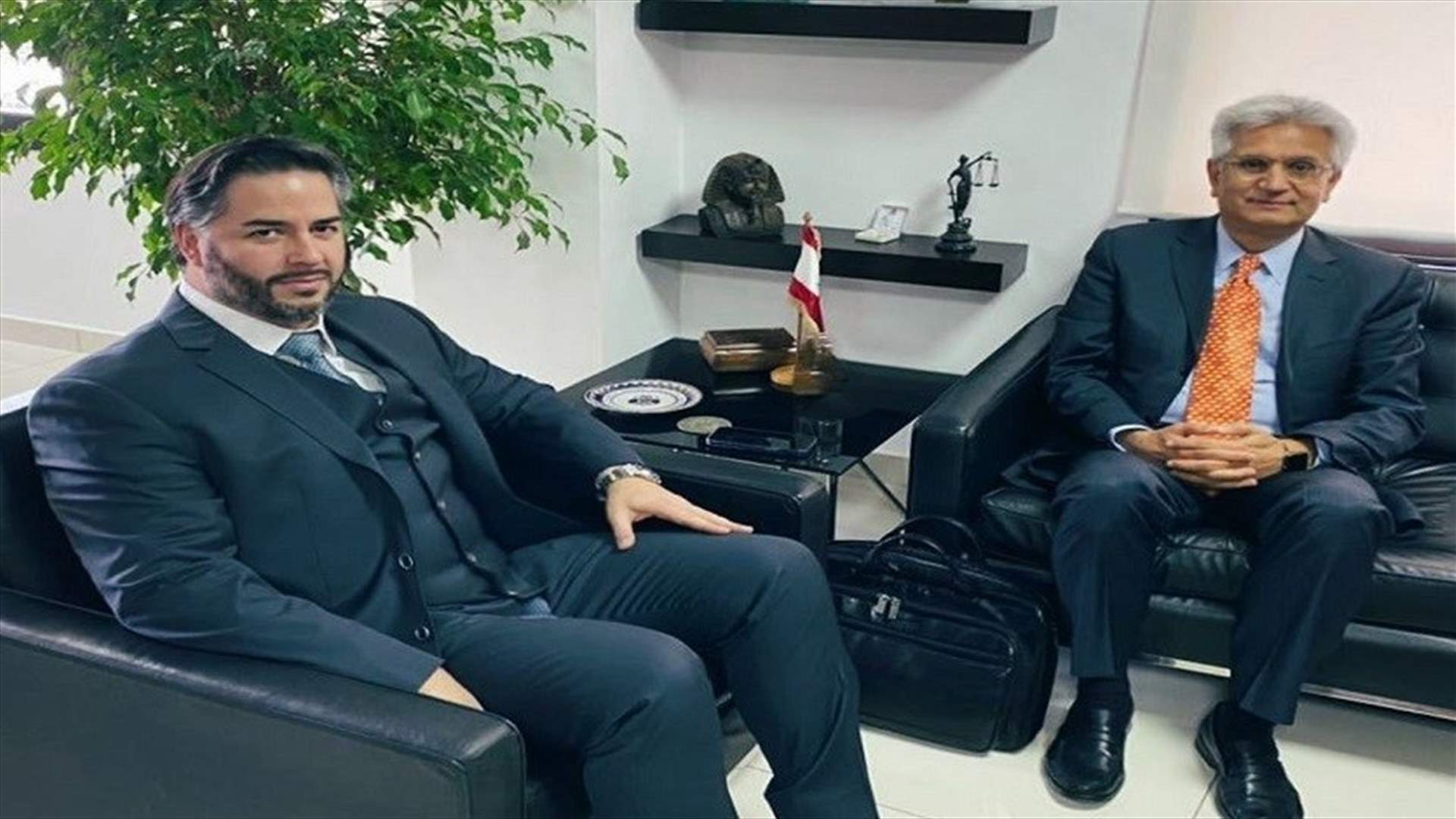 Economy Minister Salam receives World Bank official Mirza Hassan
