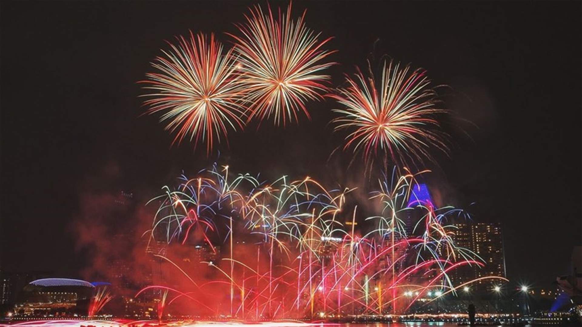 جائحة كوفيد-19 تلقي بظلالها مجددا على احتفالات العام الجديد