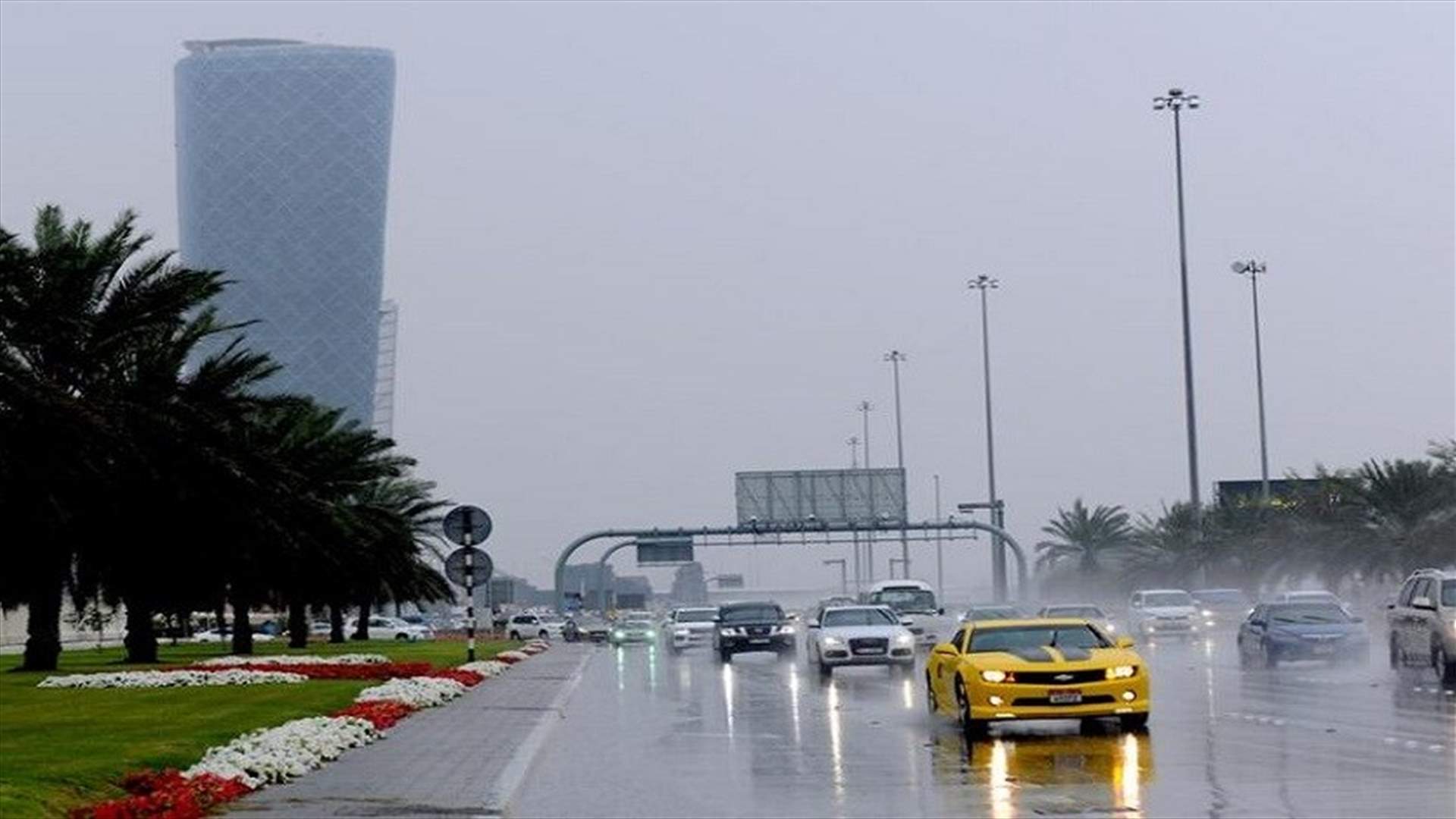 دول خليجية تتأهب في ظل تساقط أمطار غزيرة