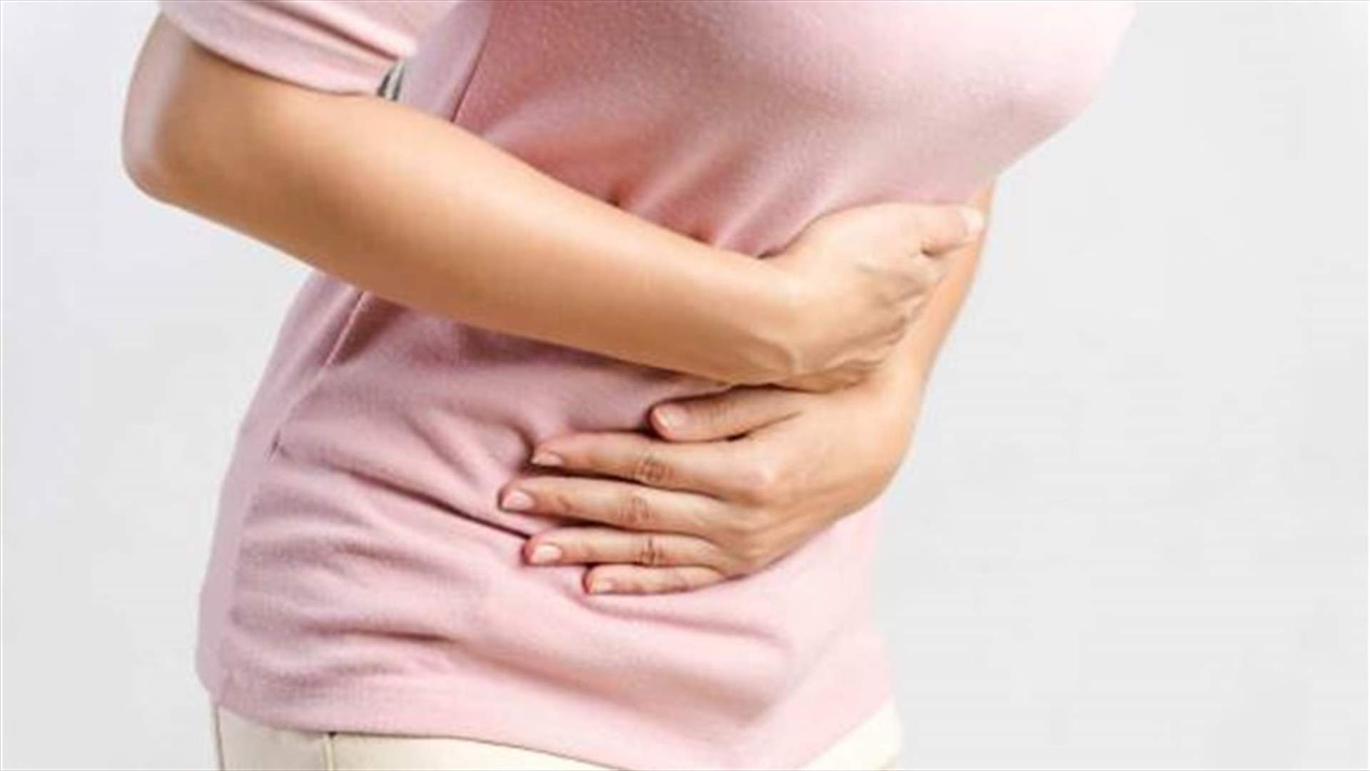 أسباب ألم المعدة في الصباح عديدة... ما هي؟