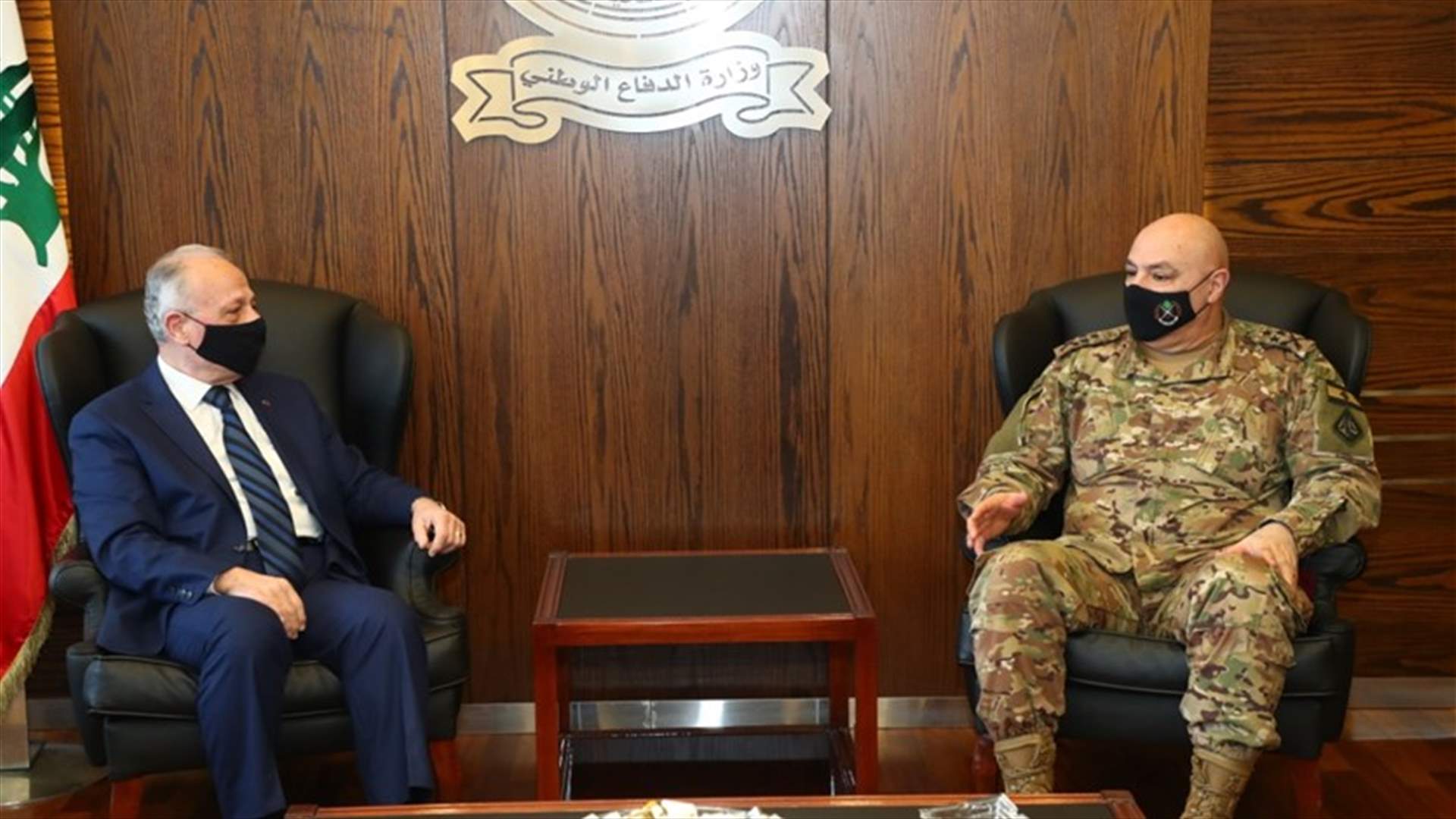 وزير الدفاع يلتقي قائد الجيش على رأس وفد المجلس العسكري..
