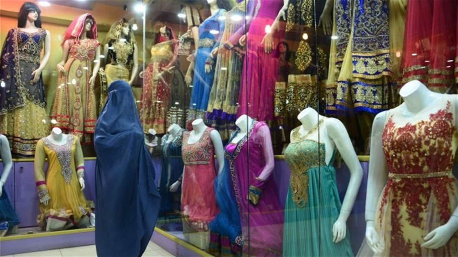 طالبان تطلب من بائعي الملبوسات قطع رؤوس دمى العرض