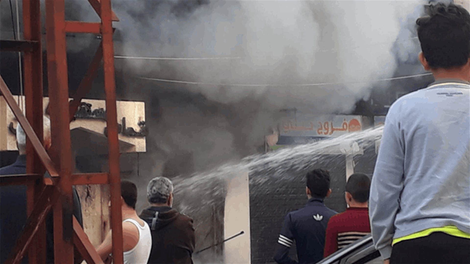 حريق كبير احد المحال في عبرا