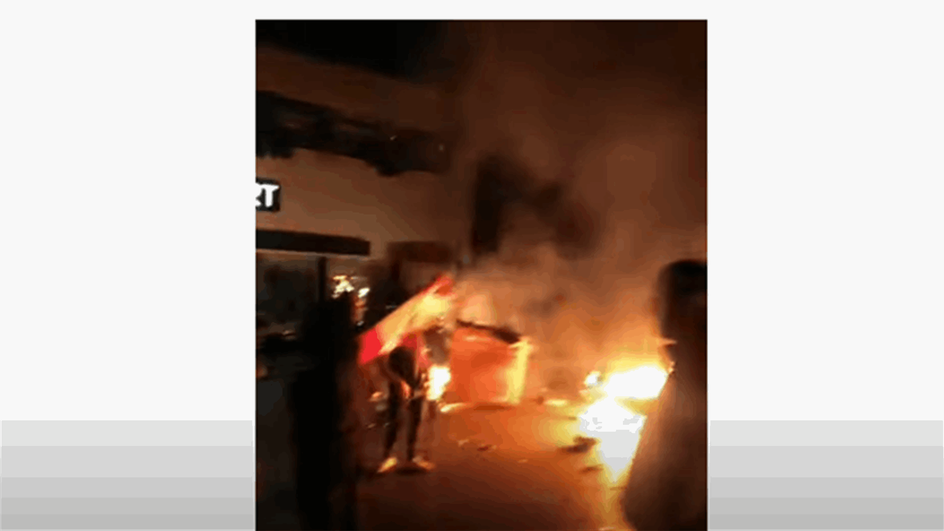 قطع الطريق في مزرعة يشوع بالاطارات المشتعلة (فيديو)
