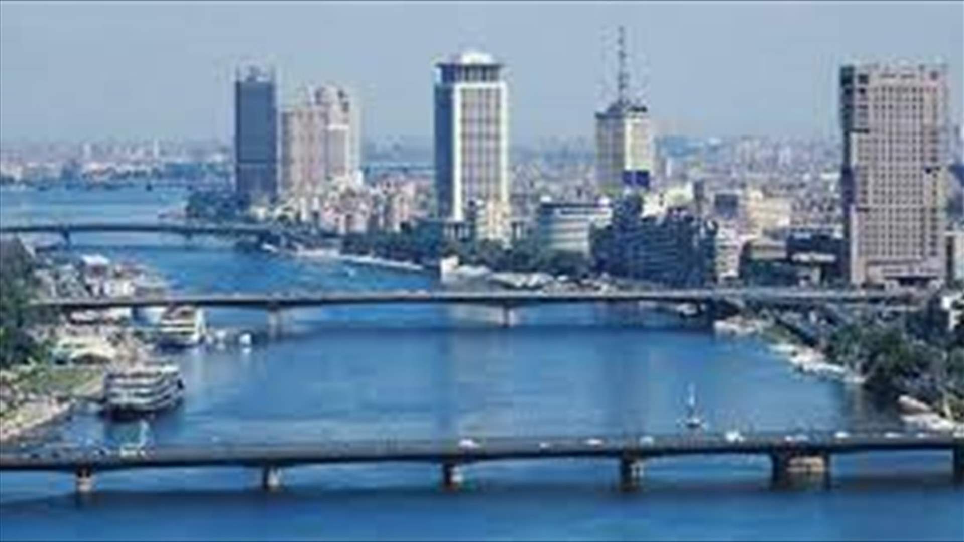 مصرع شخصين وفقدان ثمانية آخرين إثر سقوط عربتهم من فوق عبارة في النيل