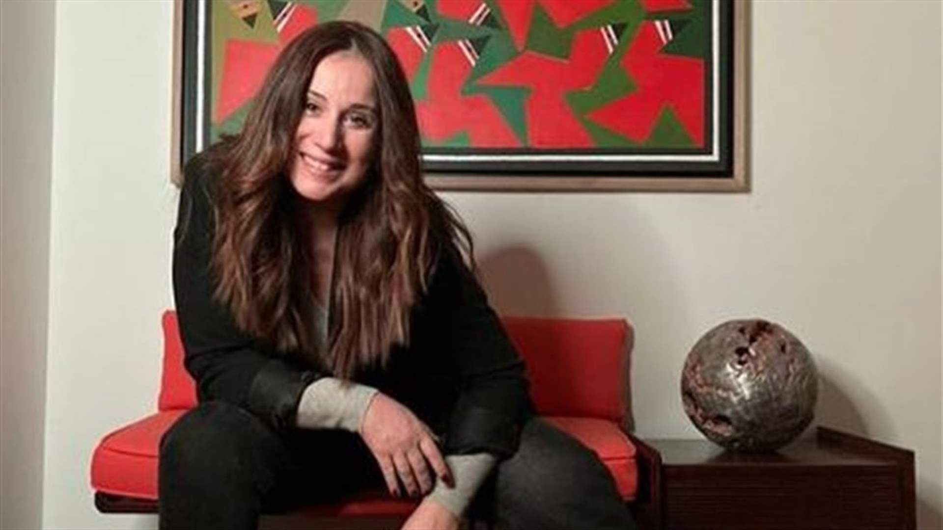 كارين رزق الله مع الهرّ &quot;فيليب&quot; في صور عفوية من منزلها