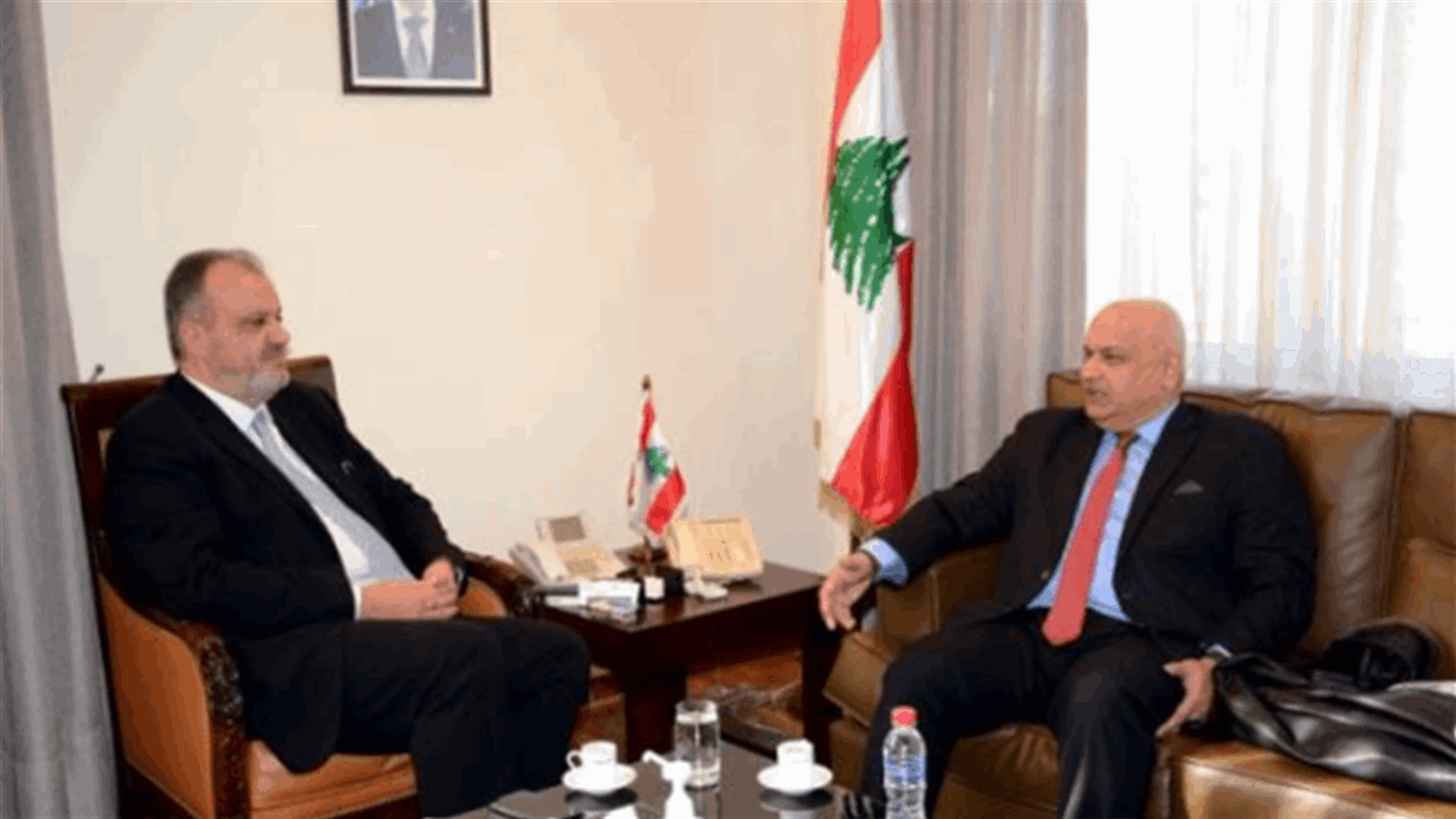 بوشكيان بحث في سبل التعاون بين وزارة الصناعة والبنك الدولي