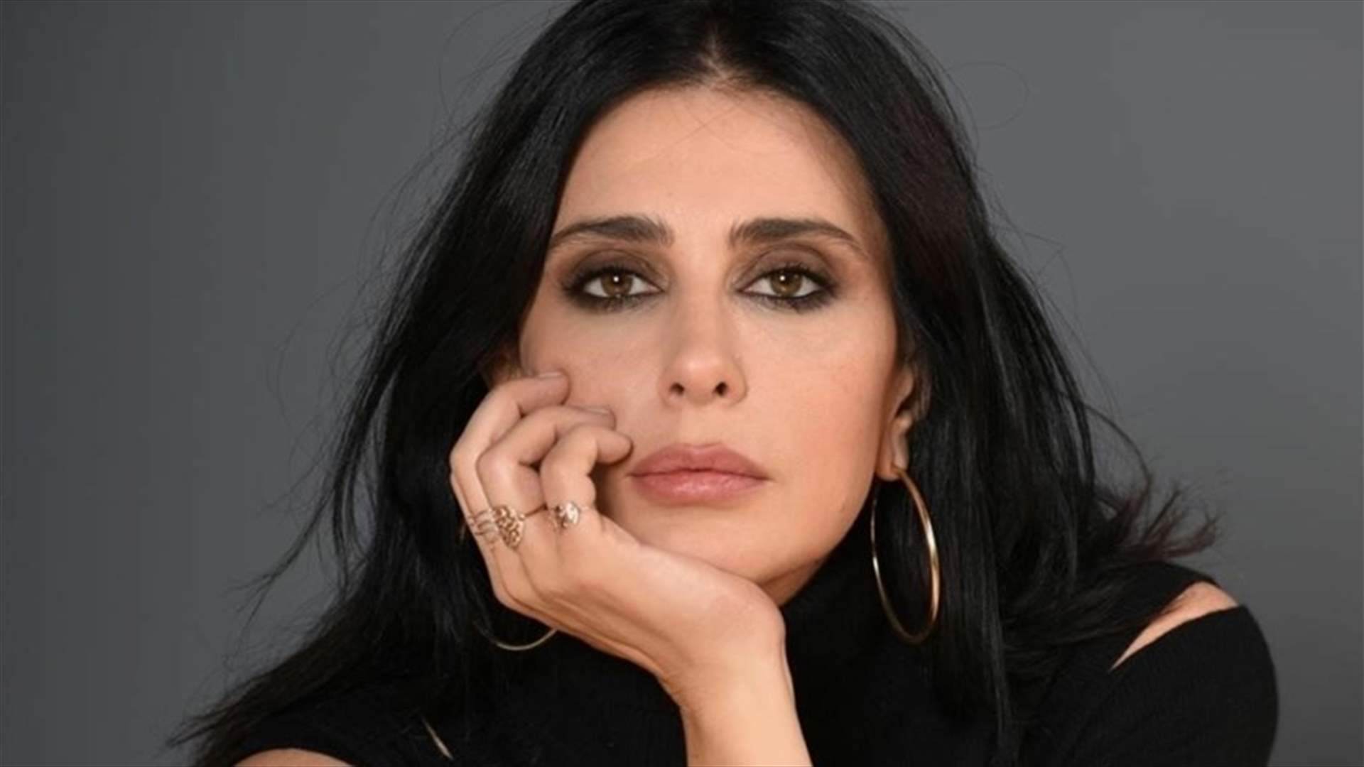 نادين لبكي خلعت حذاءها أمام الكاميرات... لحظات ملفتة مع جورج خباز على السجادة الحمراء
