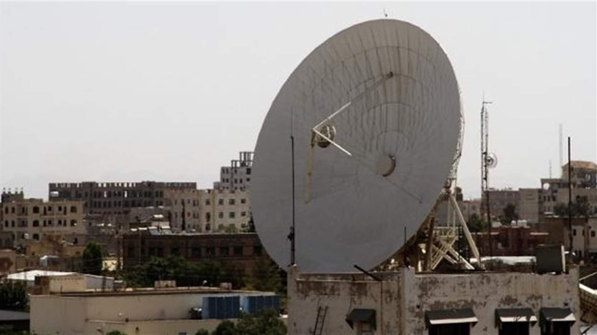 غارات جوية عنيفة للتحالف على الحديدة اليمنية وانقطاع الانترنت في البلاد