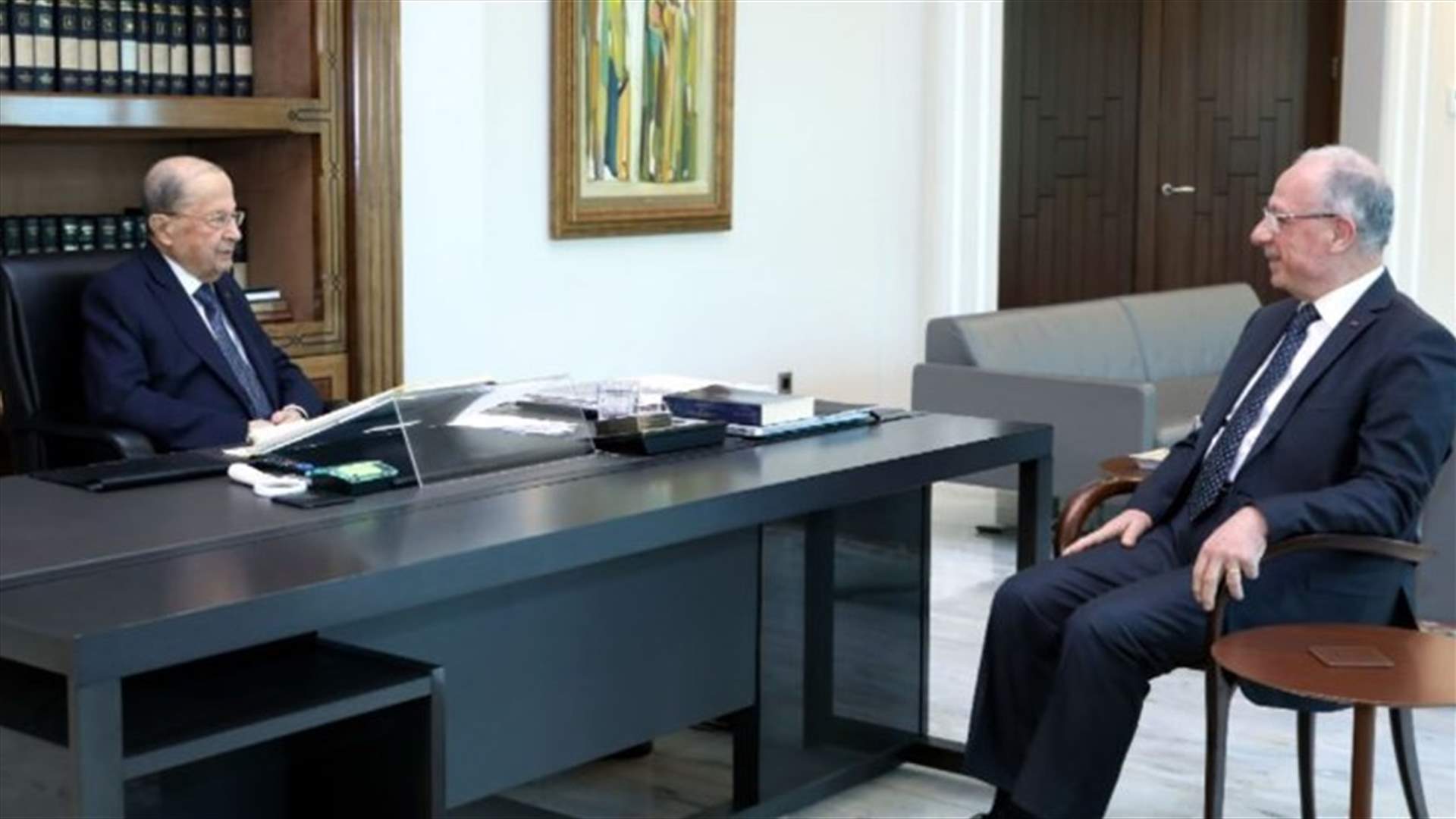 President Aoun meets with Defense Minister