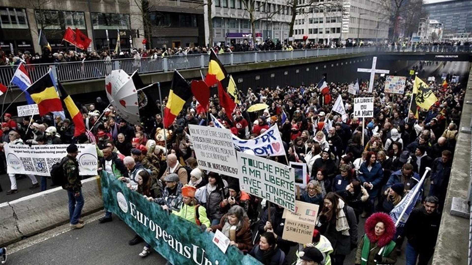Tens of thousands protest against COVID restrictions in Brussels