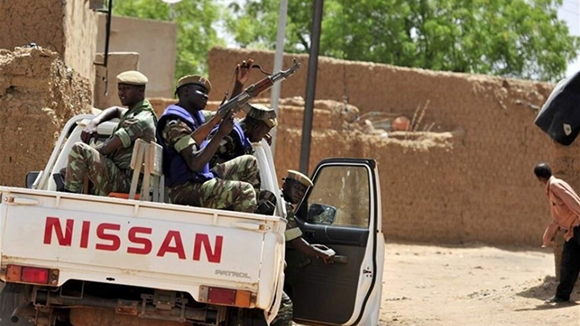 عسكريون في بوركينا فاسو يعلنون عبر التلفزيون الرسمي استيلاءهم على السلطة