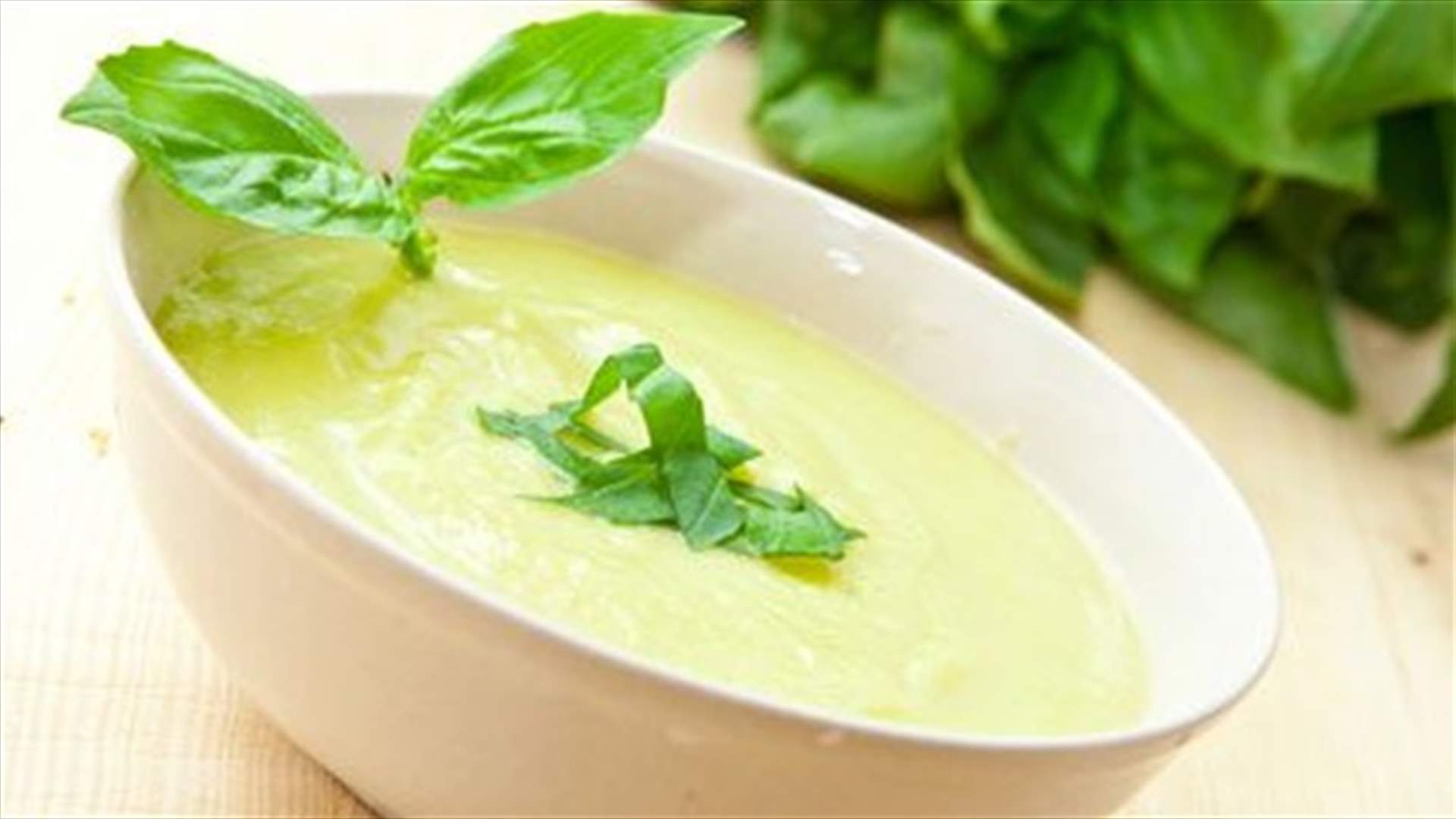 حضّروا شوربة الكوسا والنعناع في أيام الشتاء الباردة... وتلذذوا بطعهما