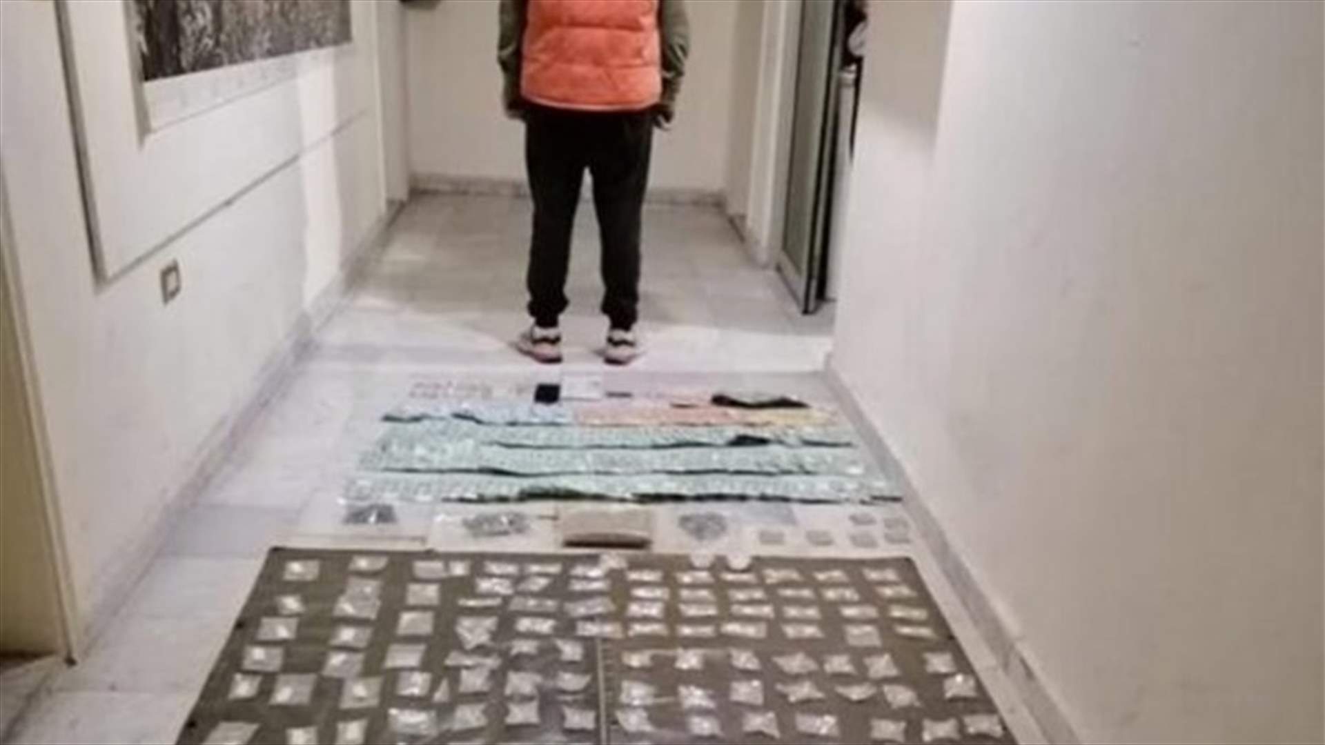 توقيف شخصين يروجان المخدرات في منطقة صحراء الشويفات