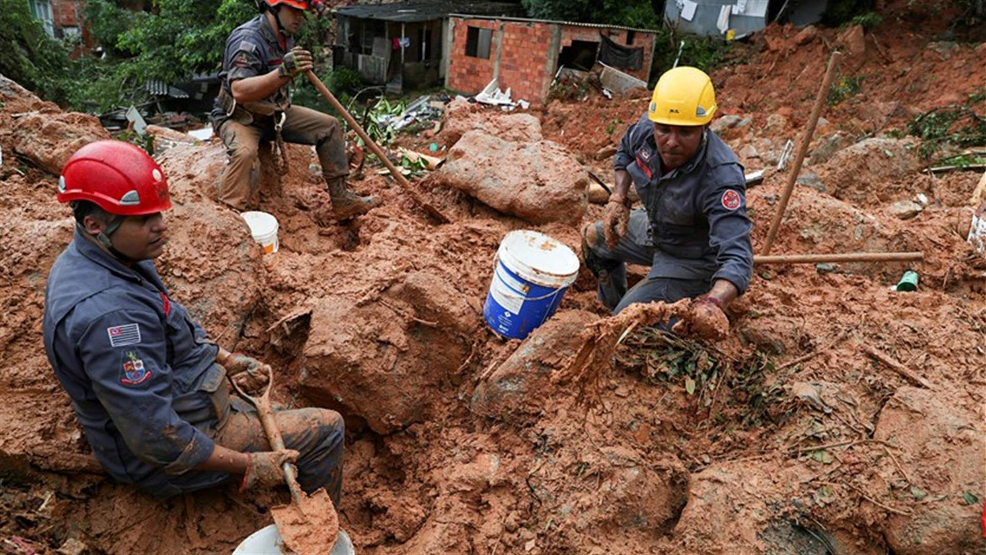 مصرع 18 شخصا على الأقل جراء أمطار غزيرة في البرازيل