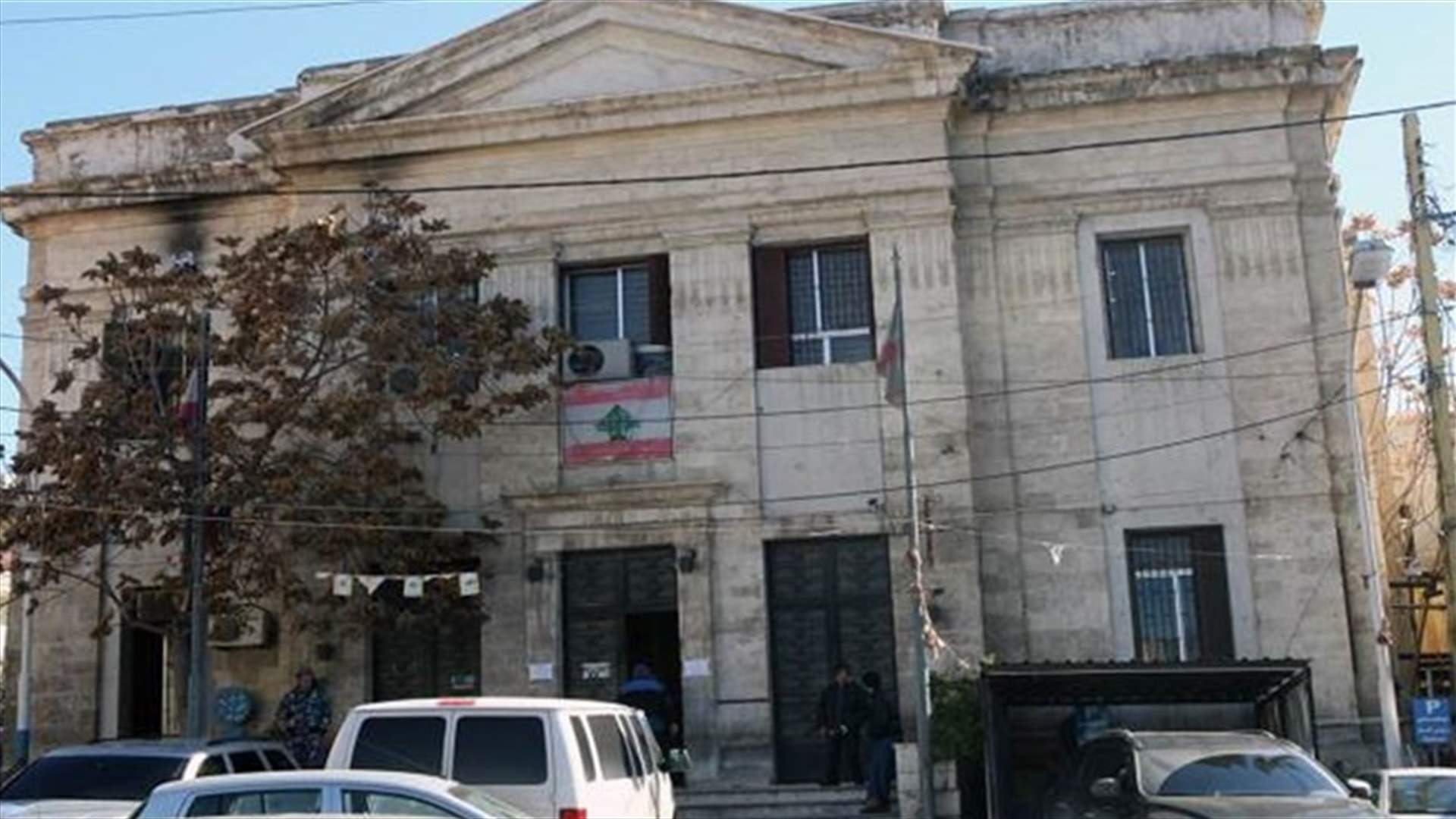 وقفة للأساتذة المتعاقدين أمام سرايا الهرمل