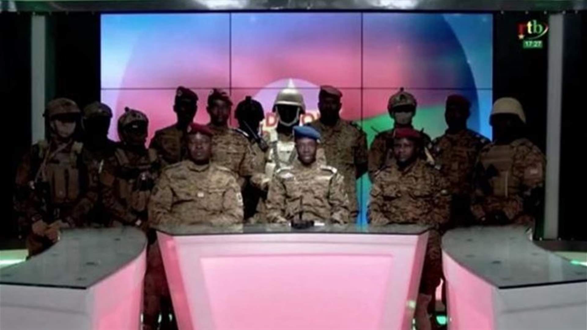 المجلس العسكري في بوركينا فاسو يعيد العمل بالدستور