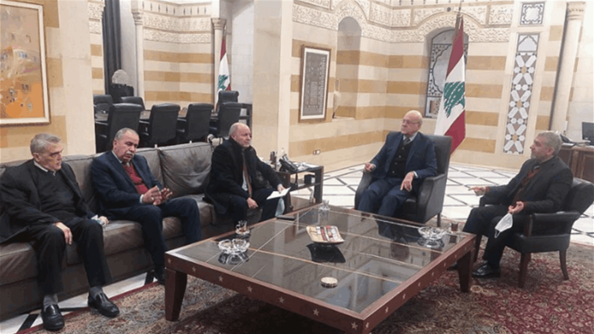 ميقاتي ترأس إجتماعًا ضم وزير العمل ووفد العمالي... الأسمر: سنتشاور الليلة وغدًا حول حل يضمن حقوق السائقين بعد الإتفاق مع رئيس الحكومة على الخطوط العريضة
