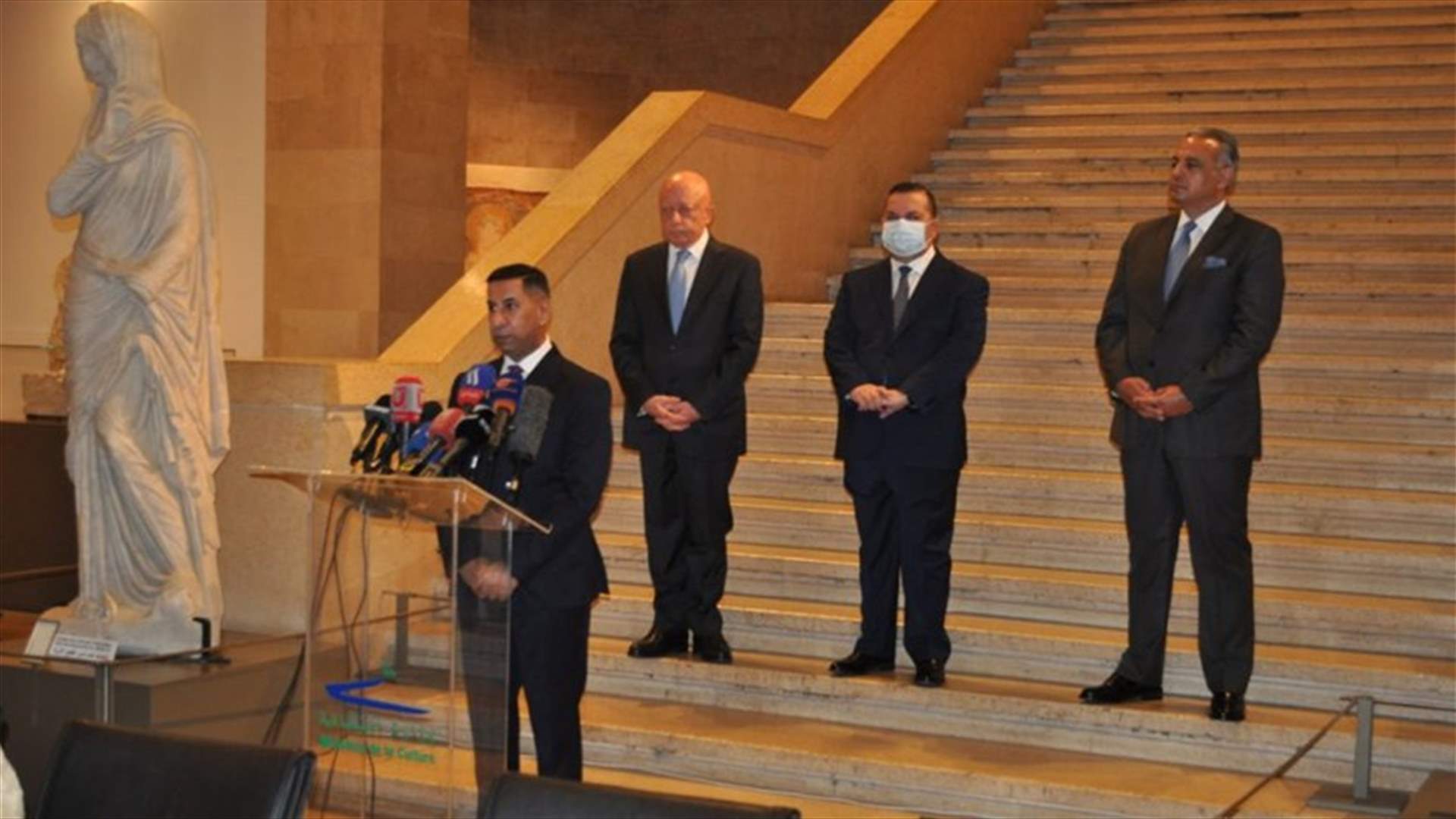 العراق يتسلم 337 قطعة اثرية من لبنان.. المرتضى: نحن وأنتم واحد (صور)