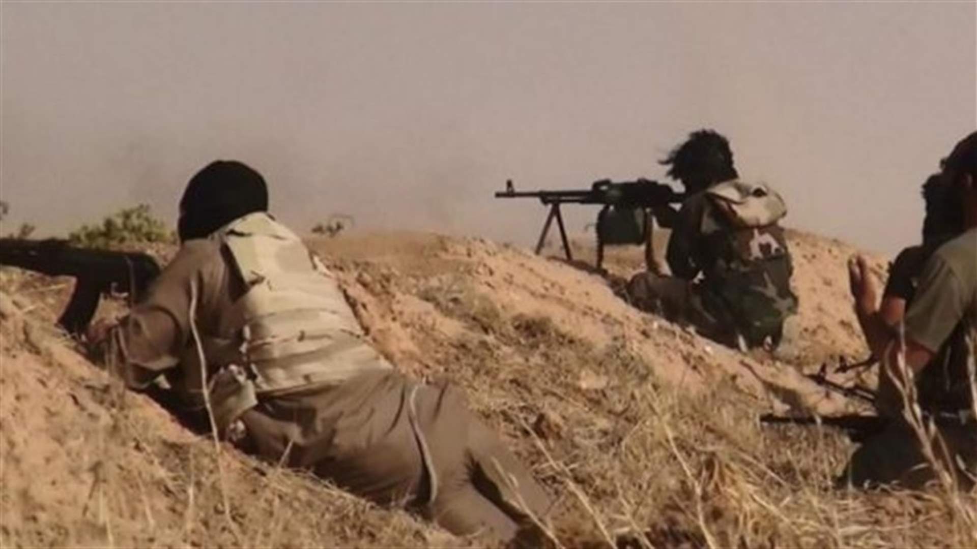 المرصد السوري: خلية من تنظيم “الدولة الإسلامية” تتسلل وتقتل 4 من قوات الدفاع الذاتي غربي دير الزور