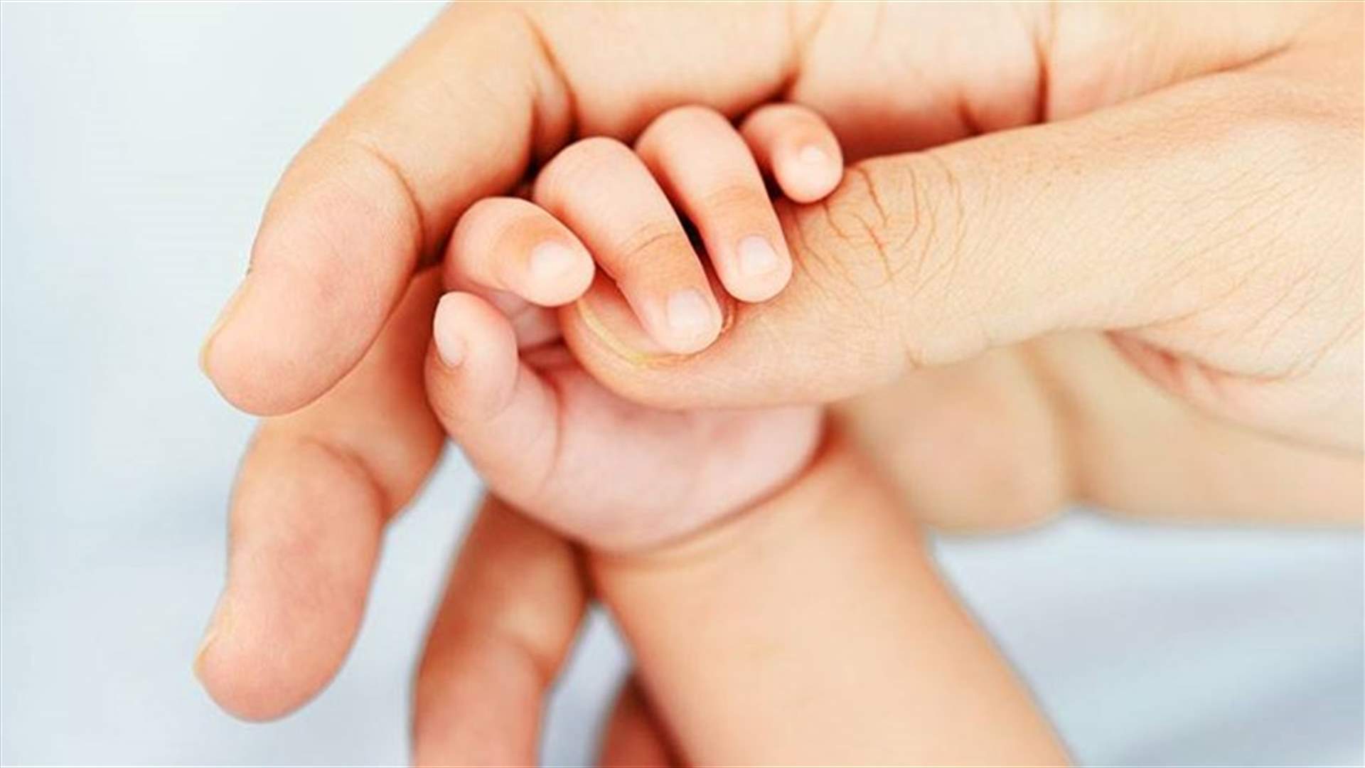 هزته بعنف ورمته على الحائط... جليسة أطفال فقدت أعصابها بعد بكاء رضيع بدون توقف (صور)