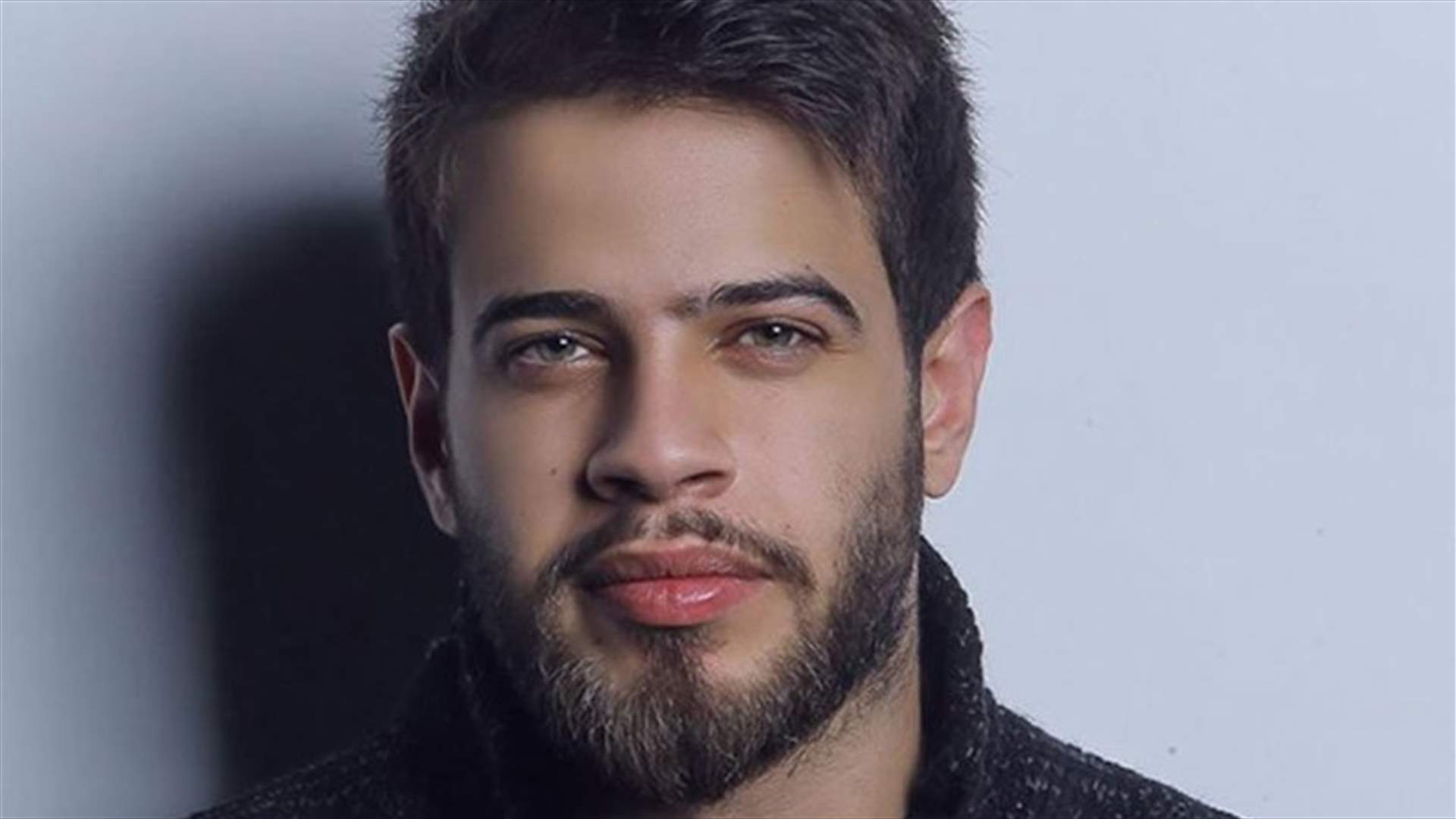 أدهم نابلسي في فيديو جديد... يرفع الآذان لصلاة الجمعة