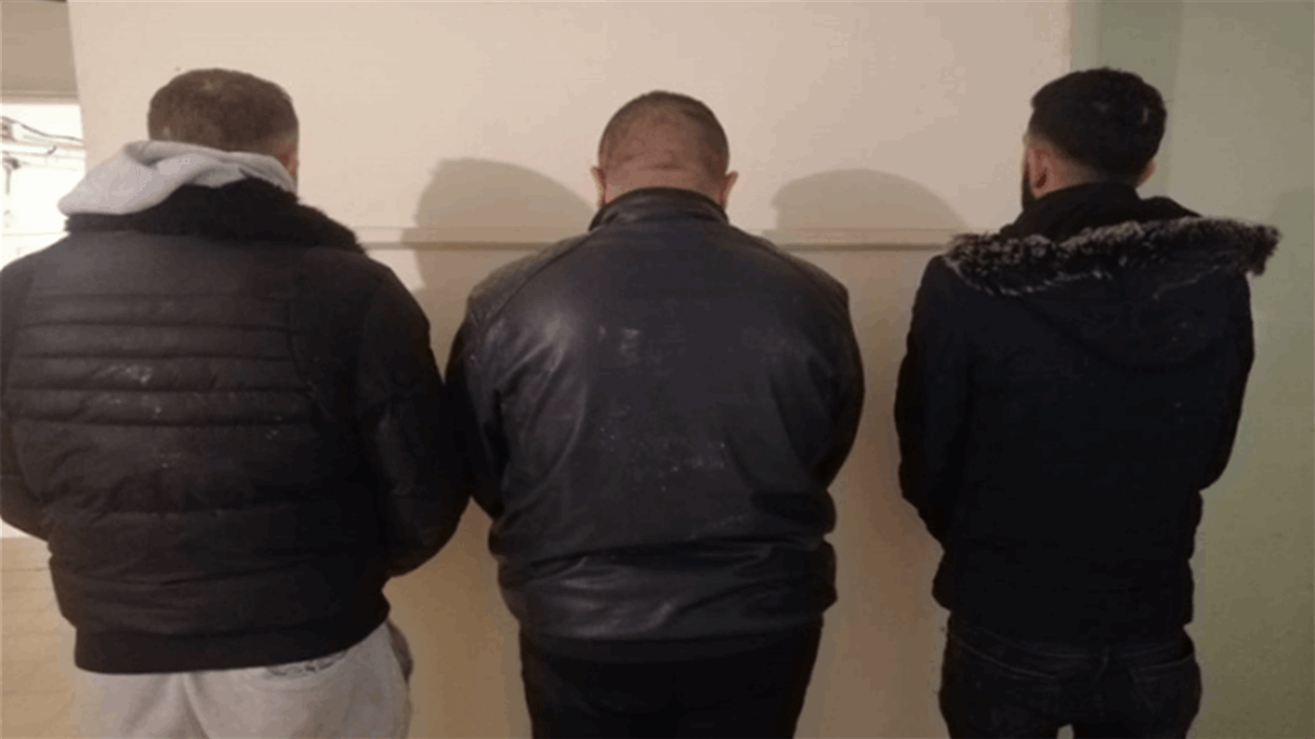 اشكال وفيديو لمسلحين يتوعدون بالثأر... والجيش يتدخل ويوقف مطلوبين