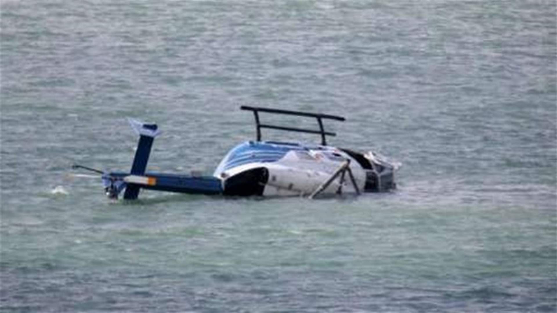 سقوط طائرة هليكوبتر وتحطمها قرب شاطيء مزدحم في ولاية فلوريدا