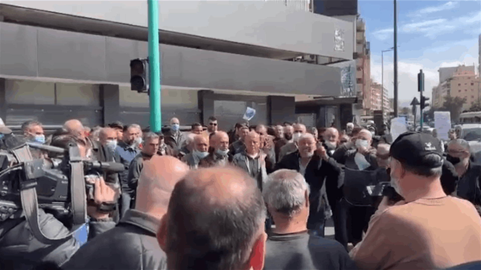 Families of Lebanese students abroad block the road at Tallet al-Khayat intersection in Beirut-[VIDEO]