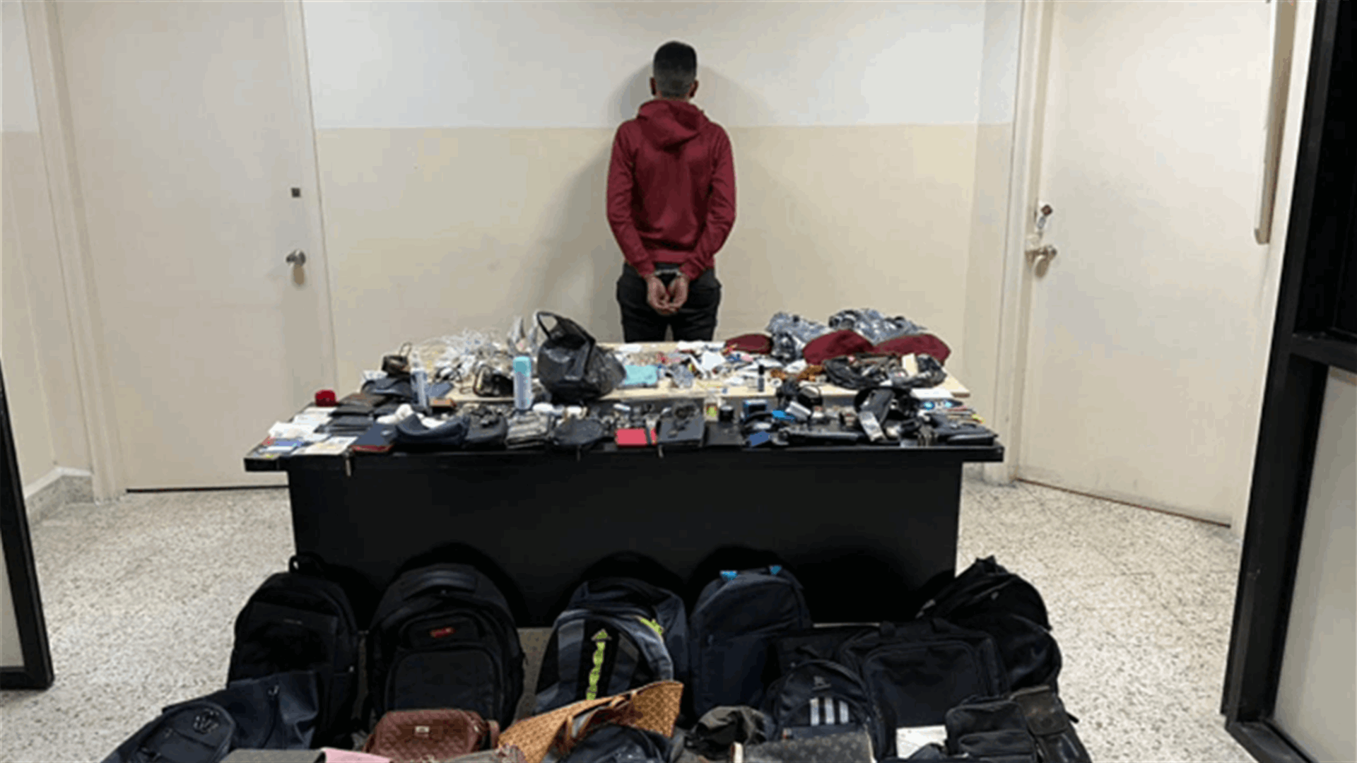 قوى الامن: توقيف شخص يتظاهر بممارسة الرياضة على الكورنيش البحري في بيروت ليسرق من داخل السيارات