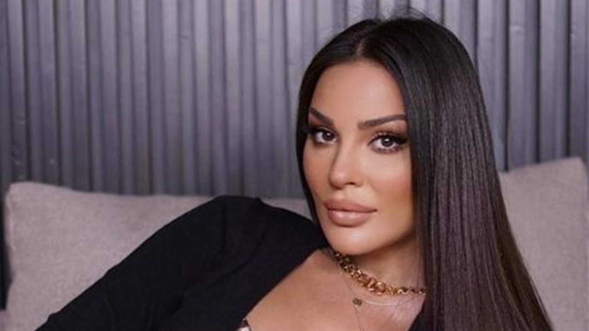 رسالة مؤثرة من ابنتها... هذا ما وجدته نادين نسيب نجيم على المرآة (صورة)
