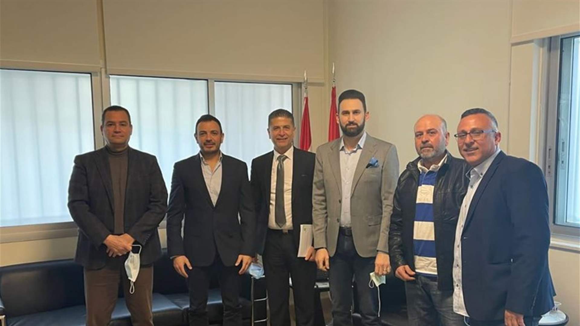 نقابة مستوردي السيارات تقدم لجنبلاط إقتراحاً يعتمد زيادة الرسوم الجمركية بشكل تصاعدي
