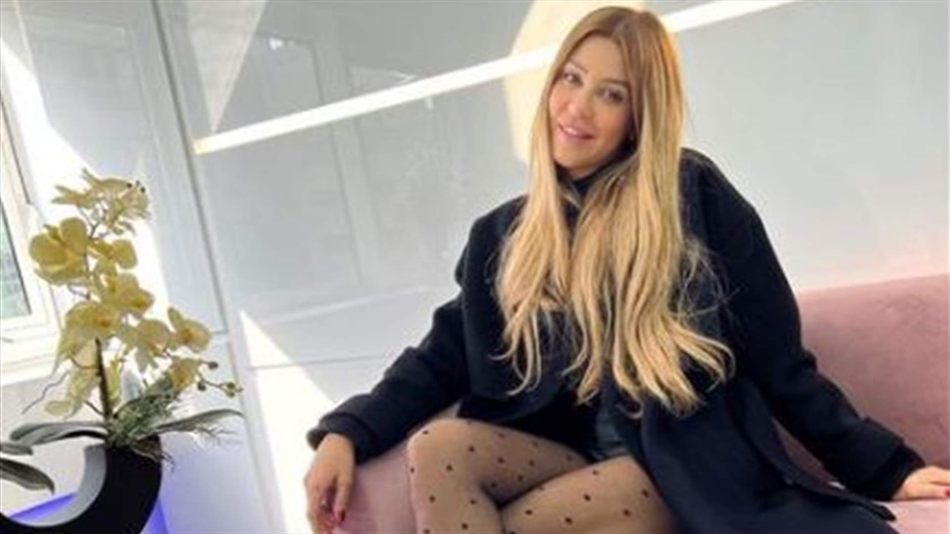 كارلا حداد تدرّس ابنتها في فيديو طريف: "معركة بتهزم الأعصاب"