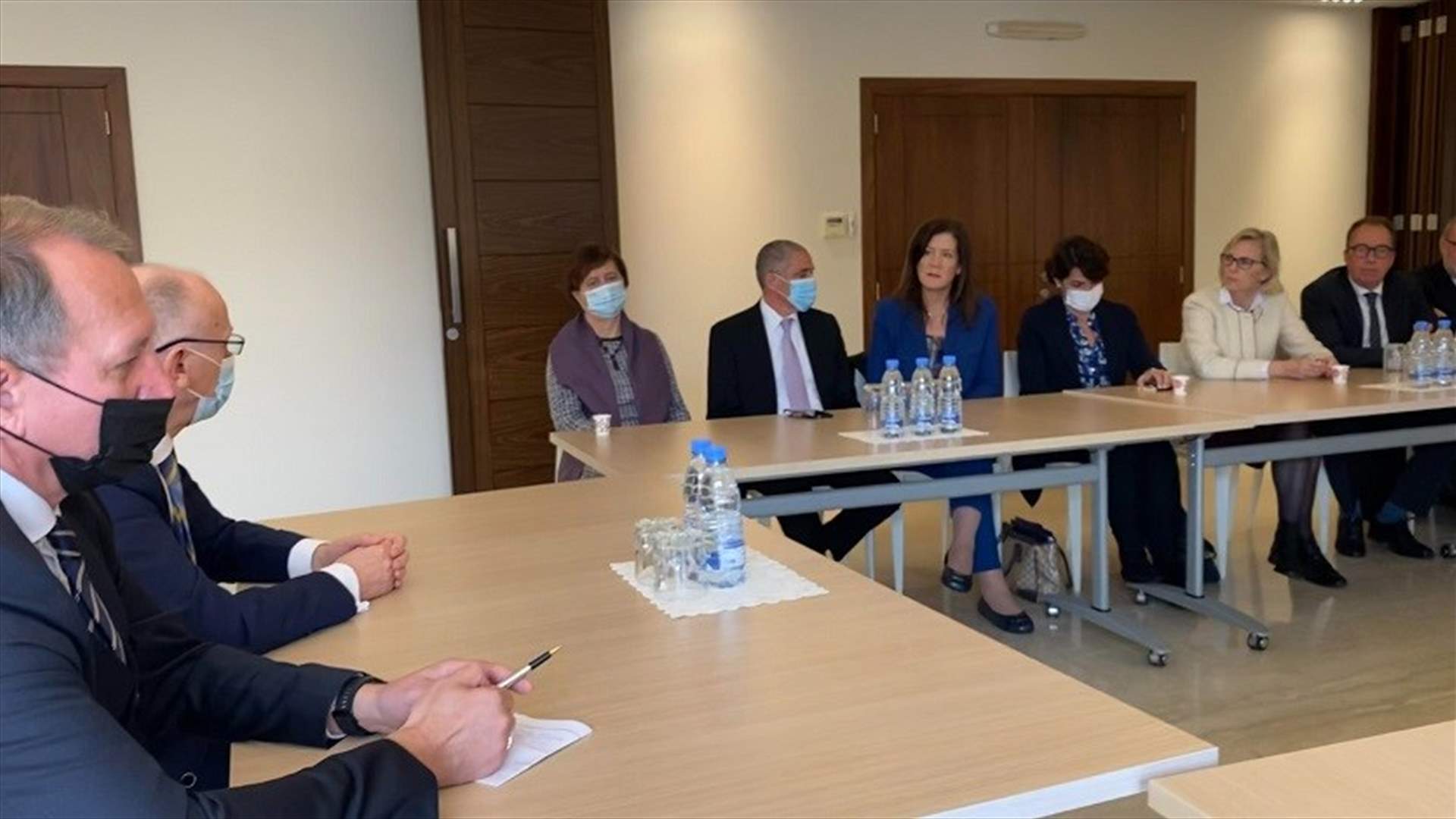 السفارة الأميركية: شيا انضمت إلى مجموعة من السفراء والممثلين عن البعثات الدبلوماسية في زيارة الى السفير الأوكراني