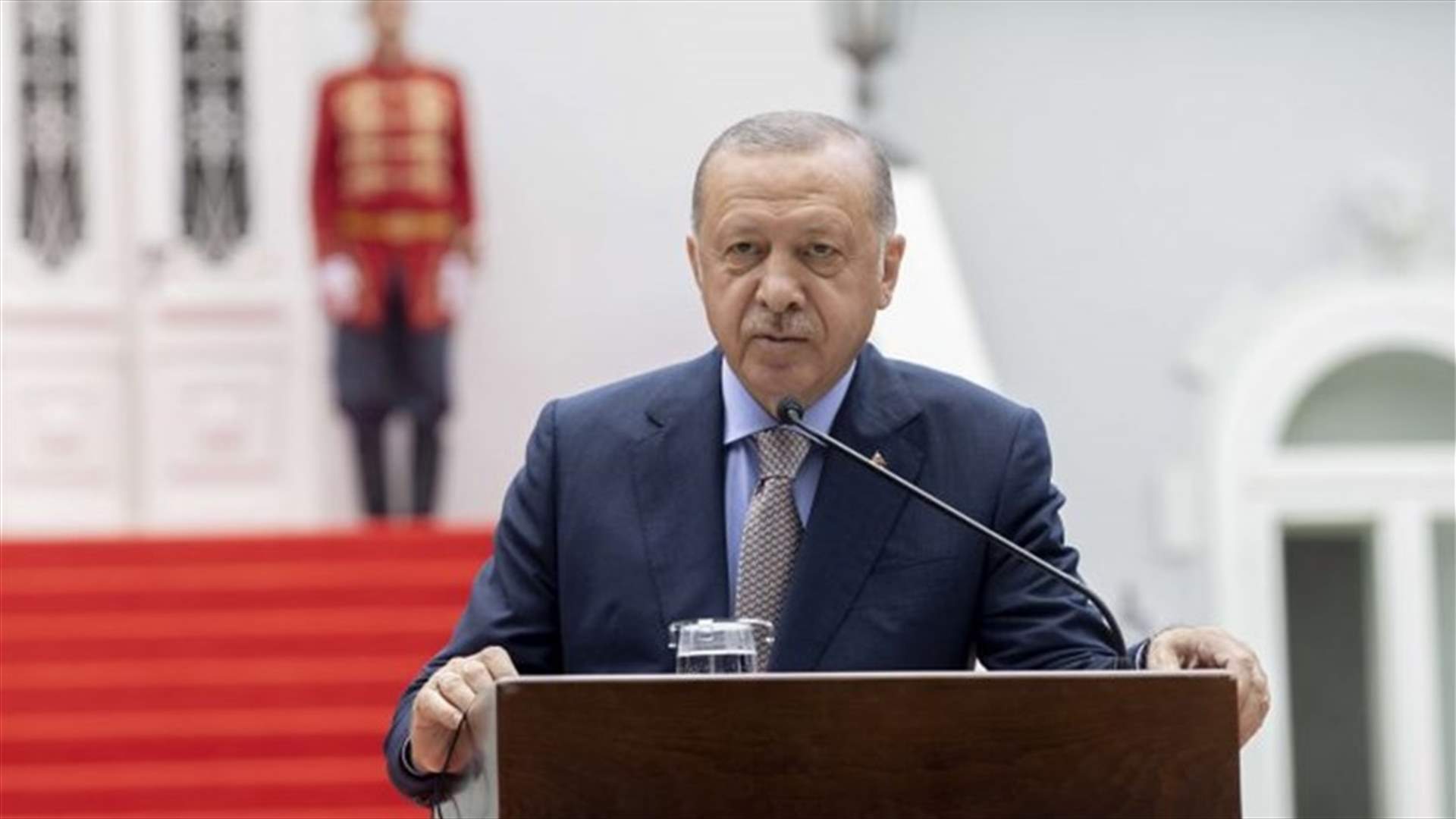 إردوغان يبلغ زيلينسكي أن أنقرة تبذل جهودًا من أجل وقف فوري لإطلاق النار