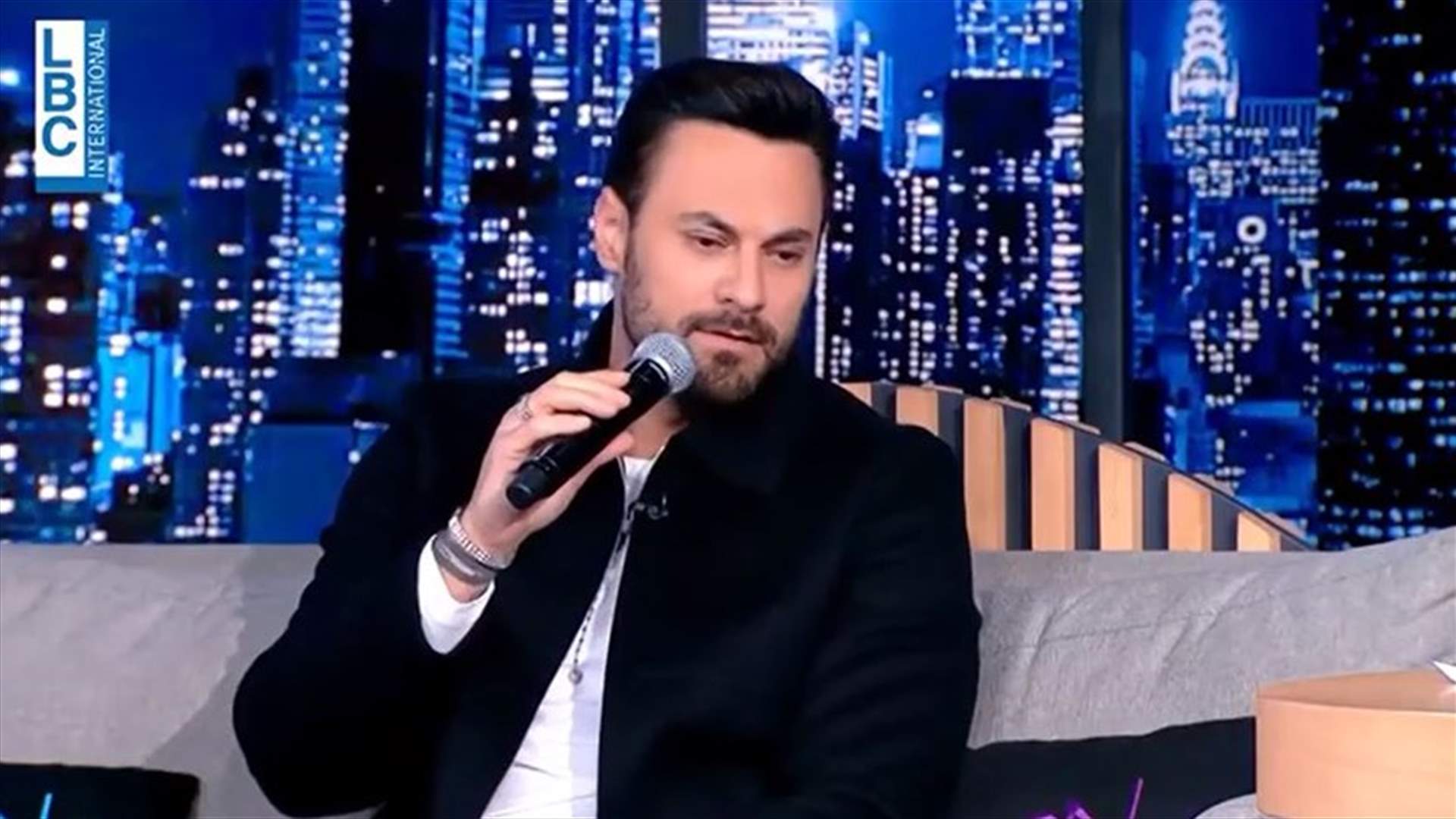 ببراعة تامة... هادي أسود يقلّد وائل كفوري وفارس كرم وعاصي الحلاني في "لهون وبس" (فيديو)