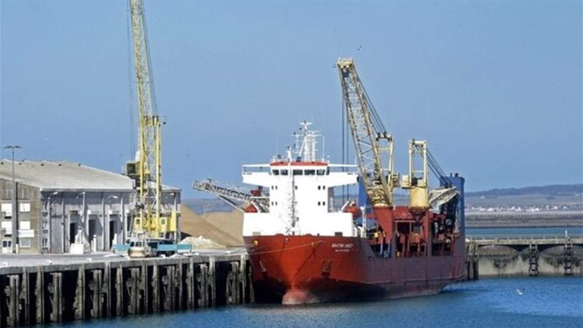 عمال مرفأ يقفون بوجه روسيا على طريقتهم...رفض تفريغ حمولة سفينة من النفط الروسي في بريطانيا