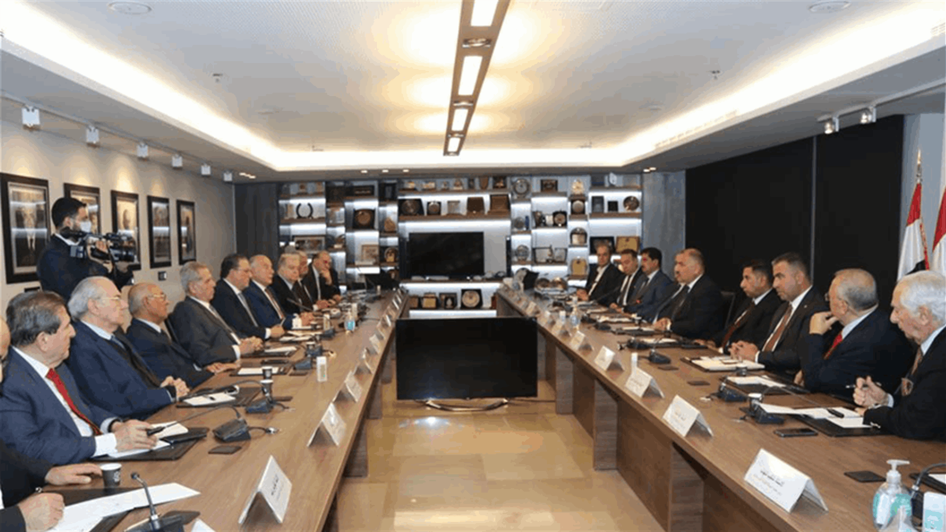 إجتماع للهيئات الإقتصادية مع وزير الصناعة العراقي... وإتفاق على نقاط لتنمية التعاون الإستثماري والصناعي المشترك