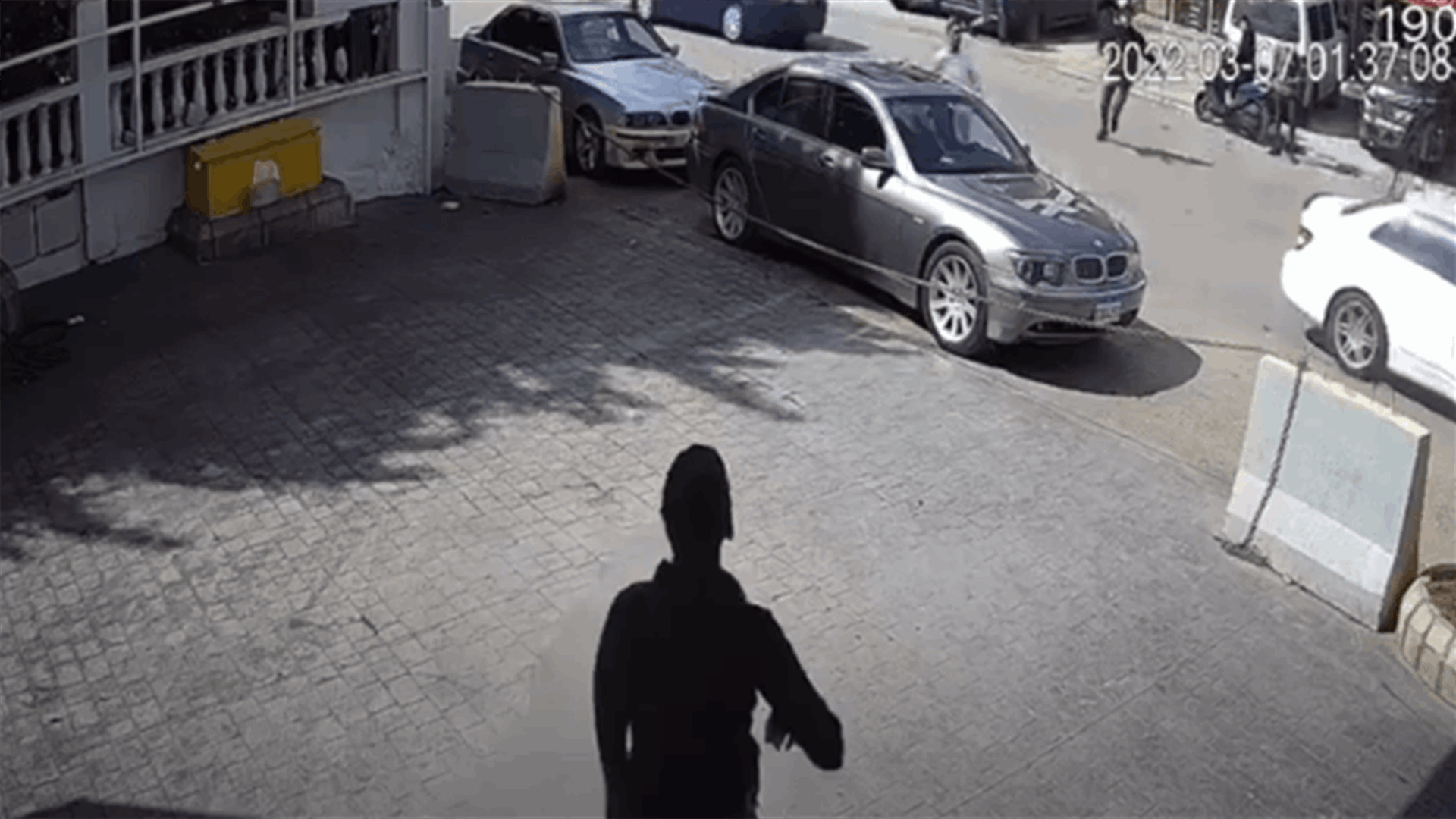 إشكال وطعن بالسكاكين في إحدى المحطات في النبطية (فيديو)